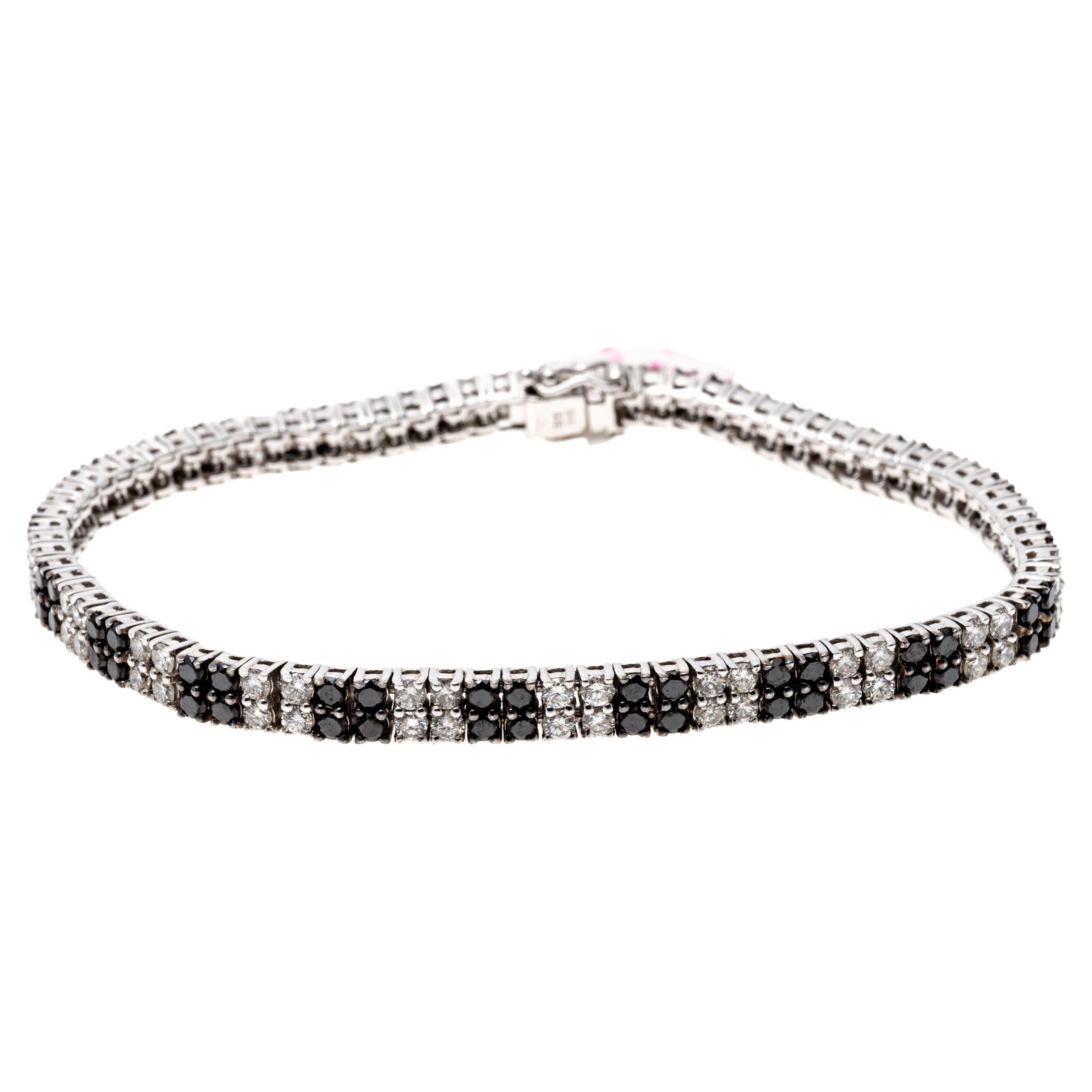 14k White Gold Elegant Black and White Diamond Line Bracelet, App. 5.18 TCW For Sale