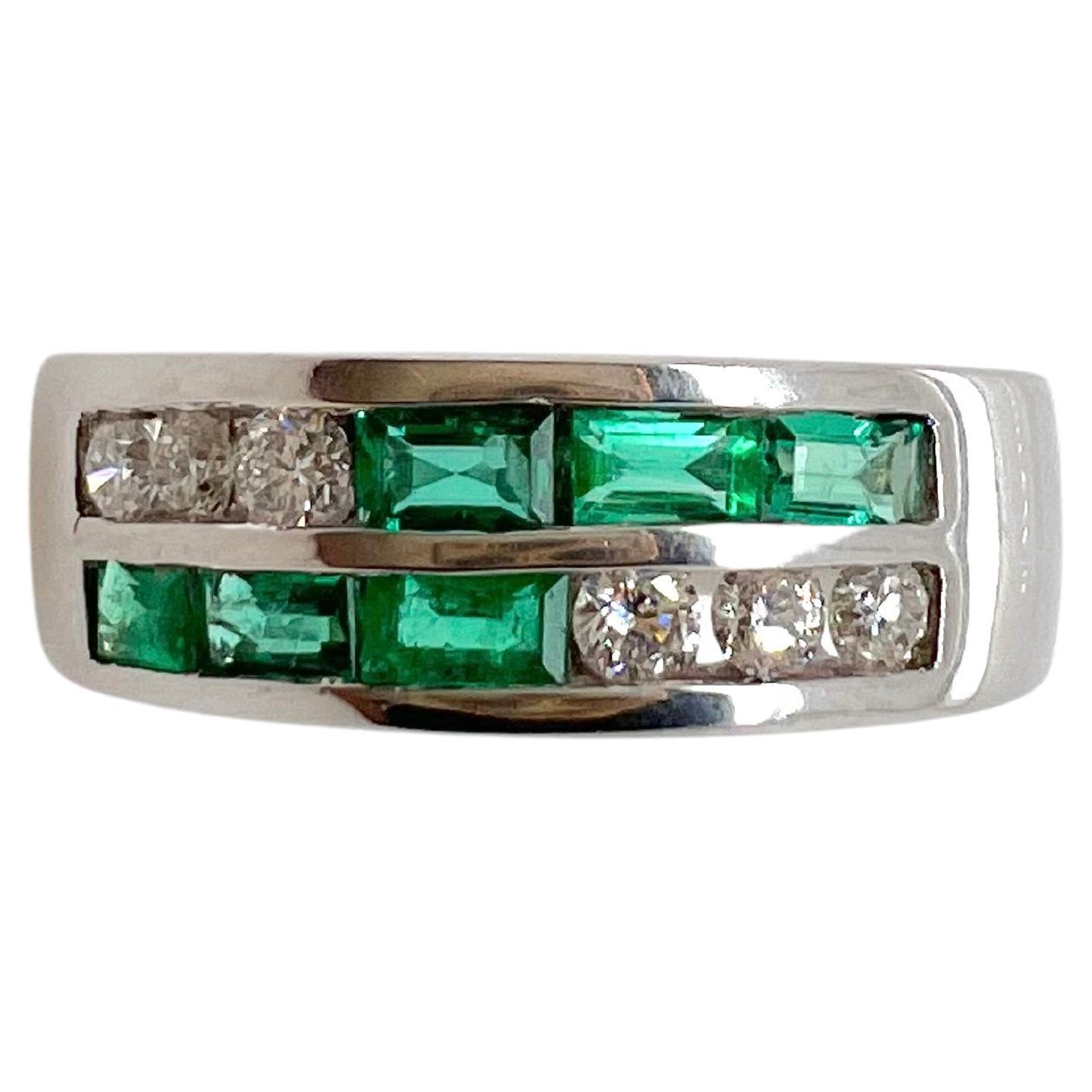 14k White Gold Emerald and Diamond Band Ring For Sale