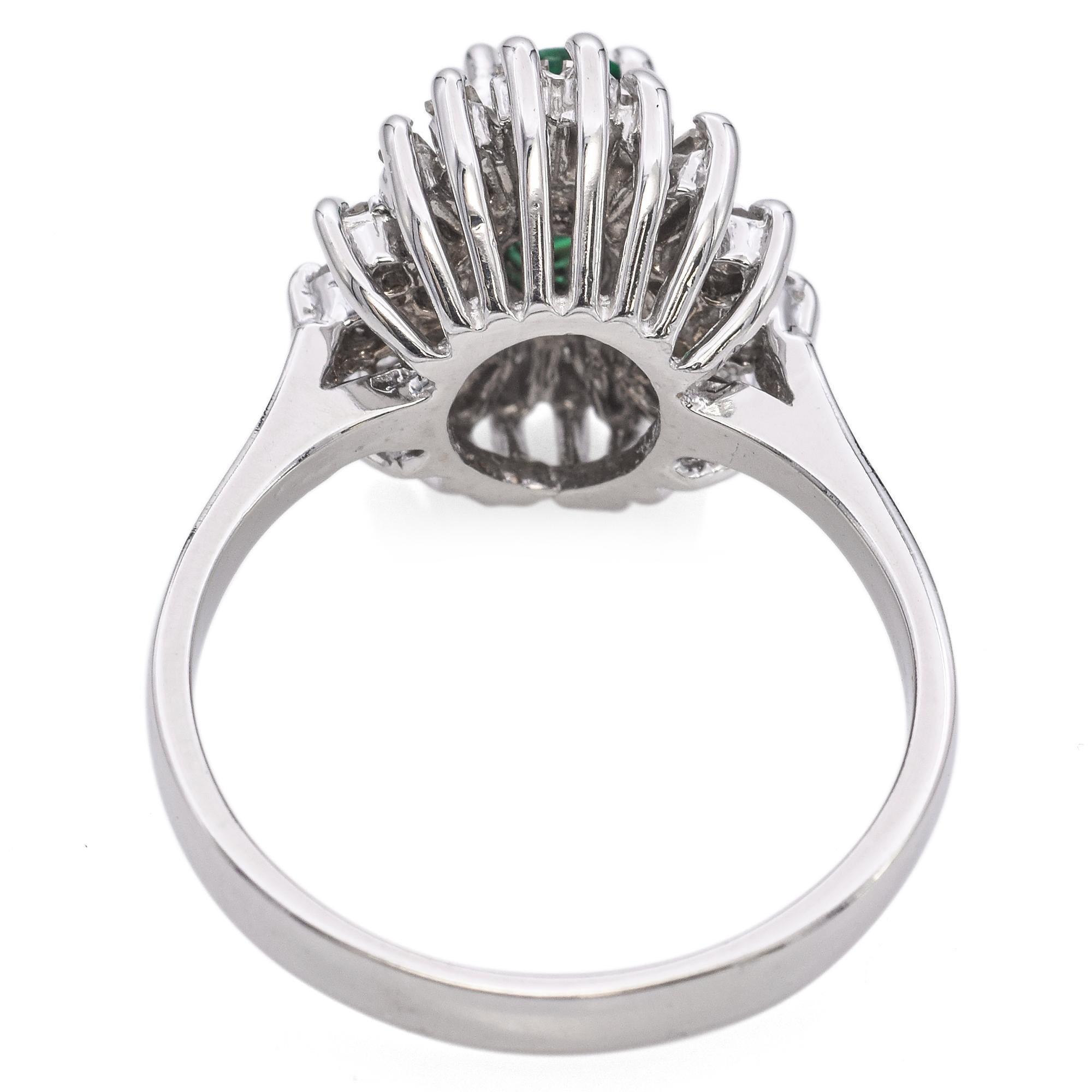 14k White Gold Emerald and Diamond Cocktail Ring In Good Condition For Sale In New York, NY