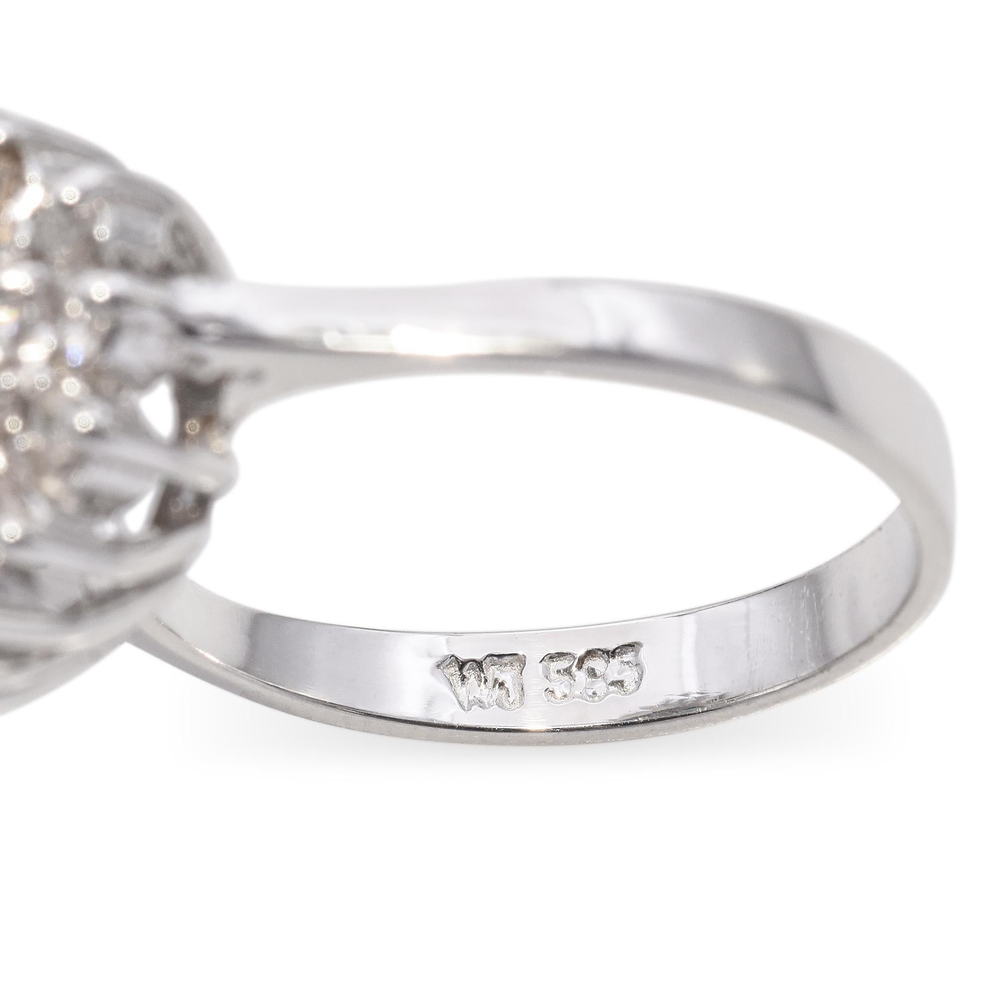 14k White Gold Emerald and Diamond Cocktail Ring For Sale 1