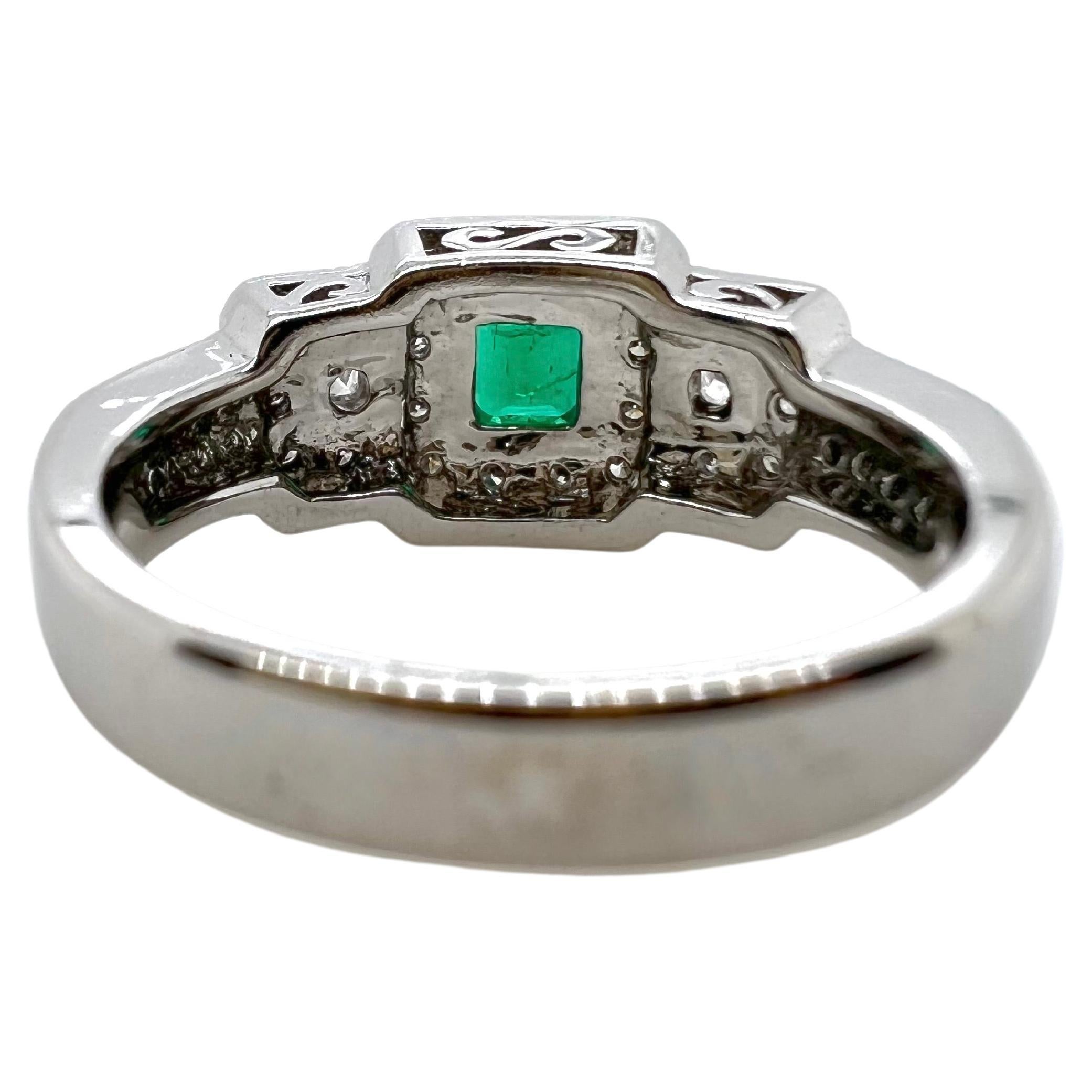 Contemporary 14k White Gold Emerald and Diamond Ring For Sale