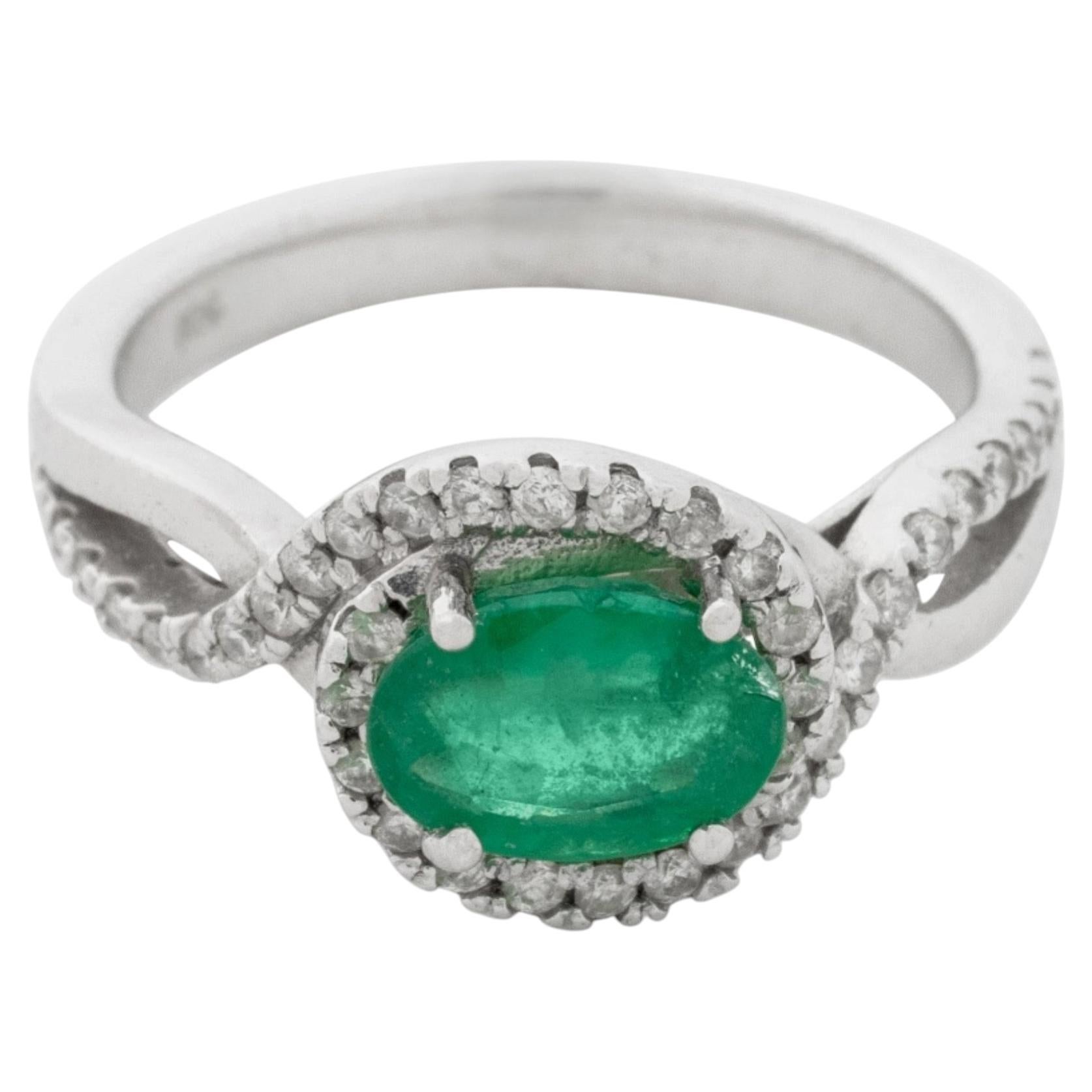 14K White Gold Emerald and Diamond Ring, Late 20th Century, Size 7 For Sale