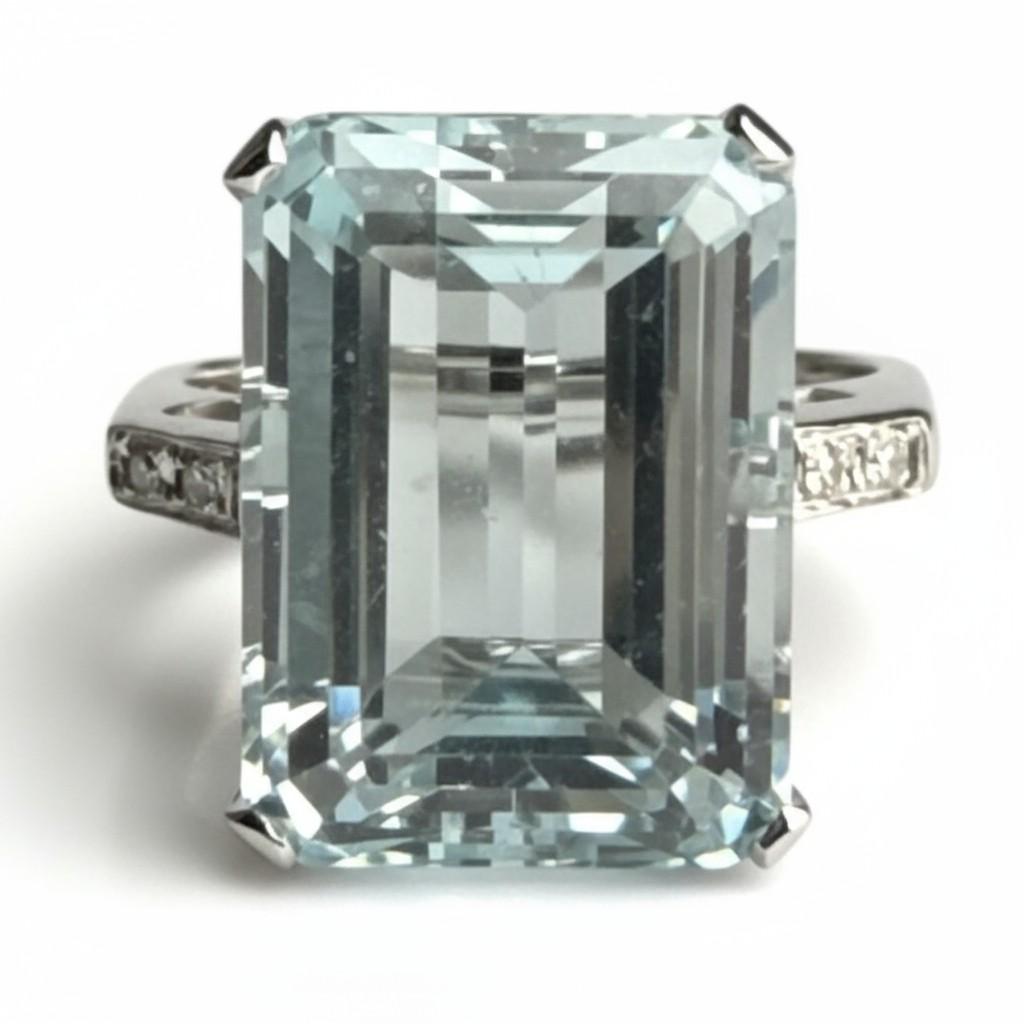 Taille émeraude Bague en or blanc 14K aigue-marine taille émeraude 16.24 carats et diamant Taille 7.25 en vente