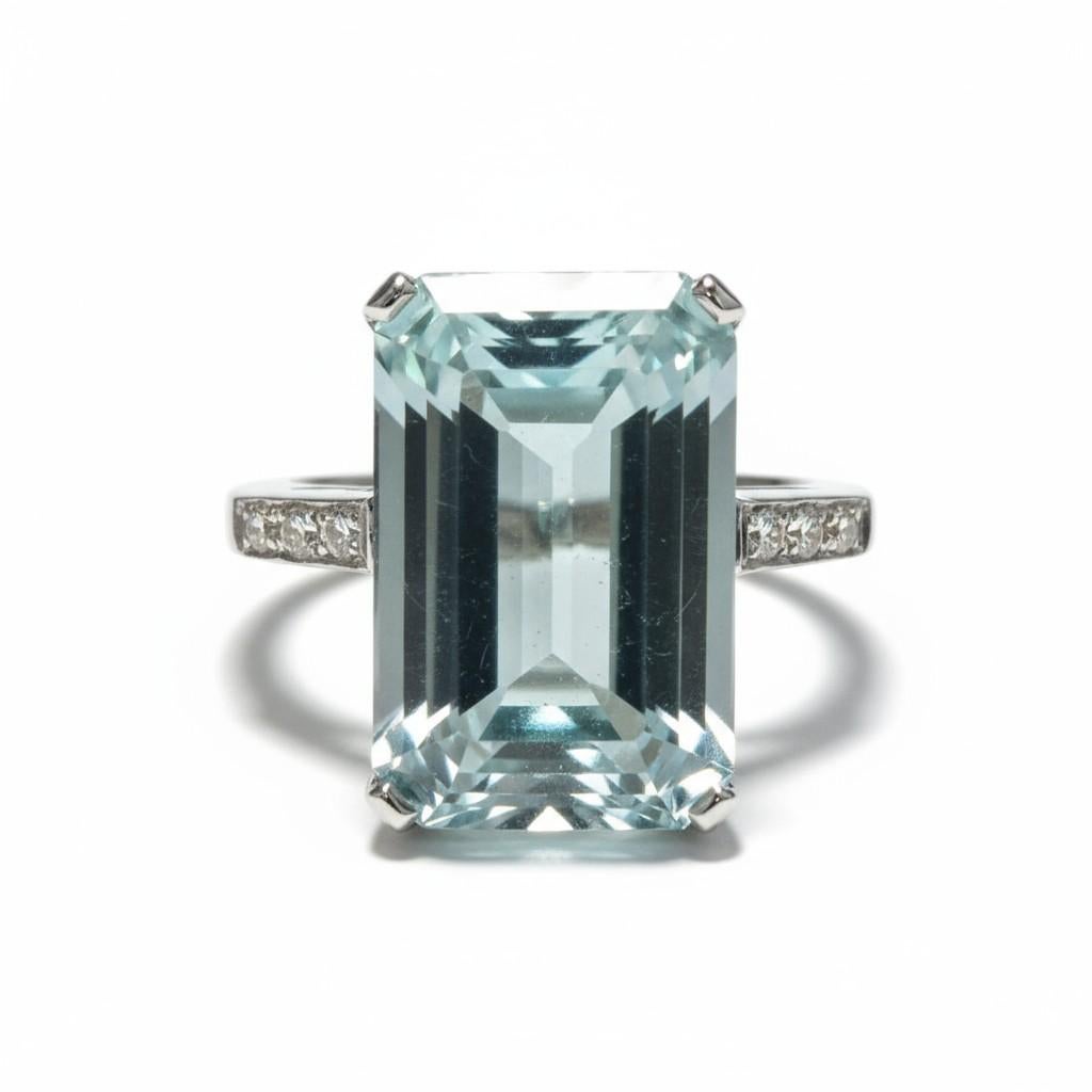 Bague en or blanc 14K aigue-marine taille émeraude 16.24 carats et diamant Taille 7.25 Bon état - En vente à New York, NY