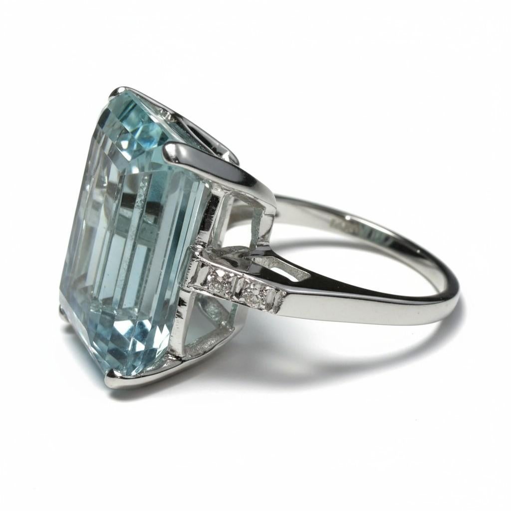 Bague en or blanc 14K aigue-marine taille émeraude 16.24 carats et diamant Taille 7.25 en vente 1