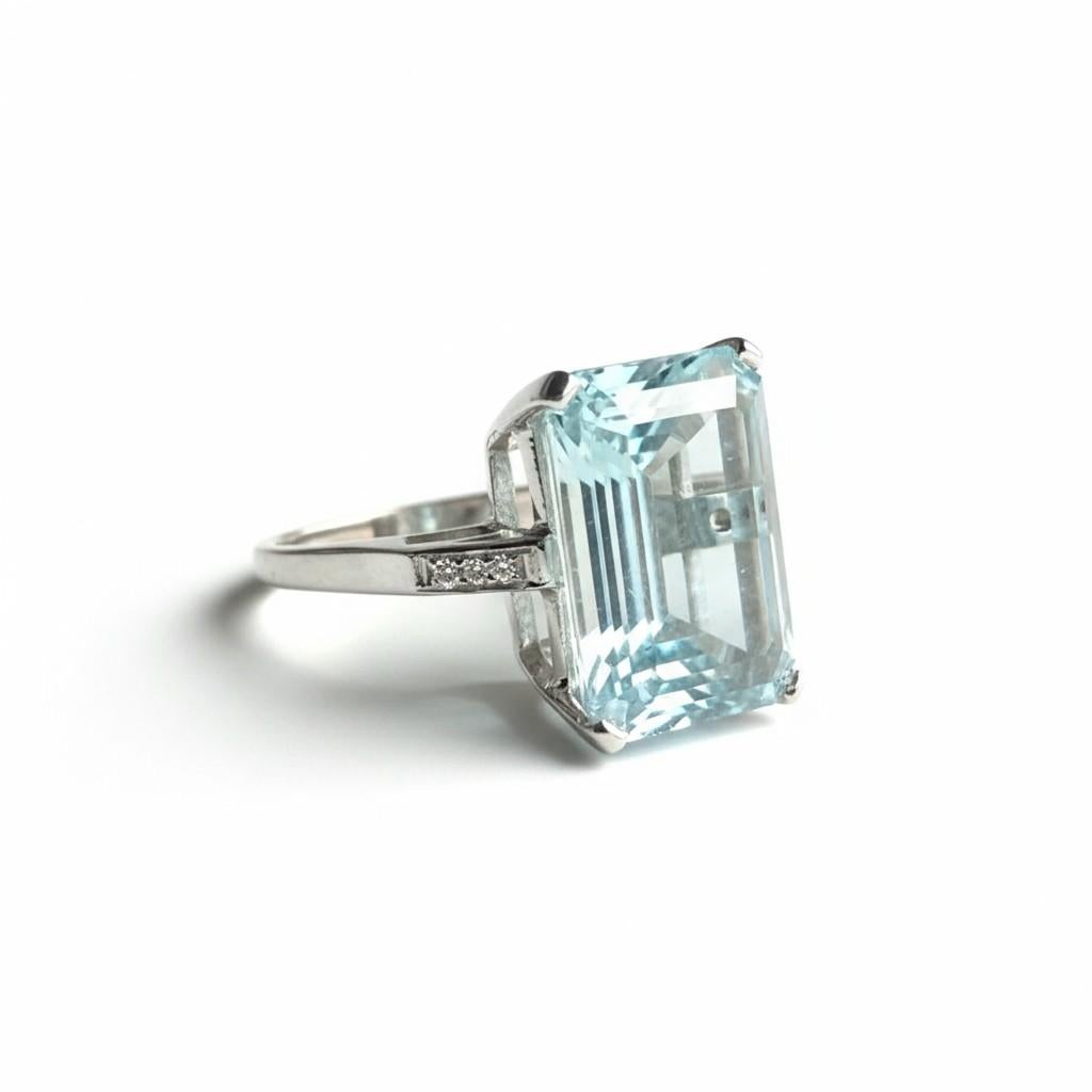 Bague en or blanc 14K aigue-marine taille émeraude 16.24 carats et diamant Taille 7.25 en vente 3