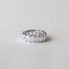14k Weißgold Smaragdschliff Diamant Eternity Band, Diamantring