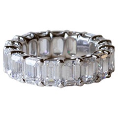 14k Weißgold Smaragdschliff Diamant Eternity Band, Diamantring