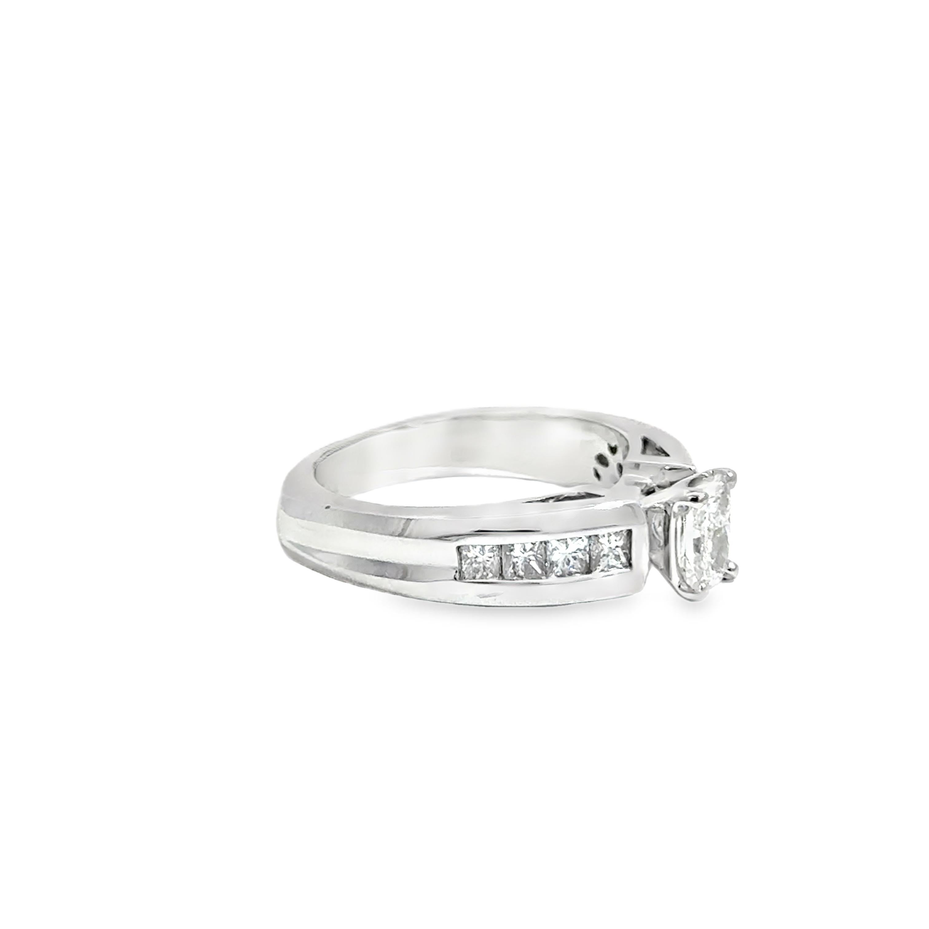 Bague en or blanc 14k diamant taille émeraude - centre 0.68ct Pour femmes en vente