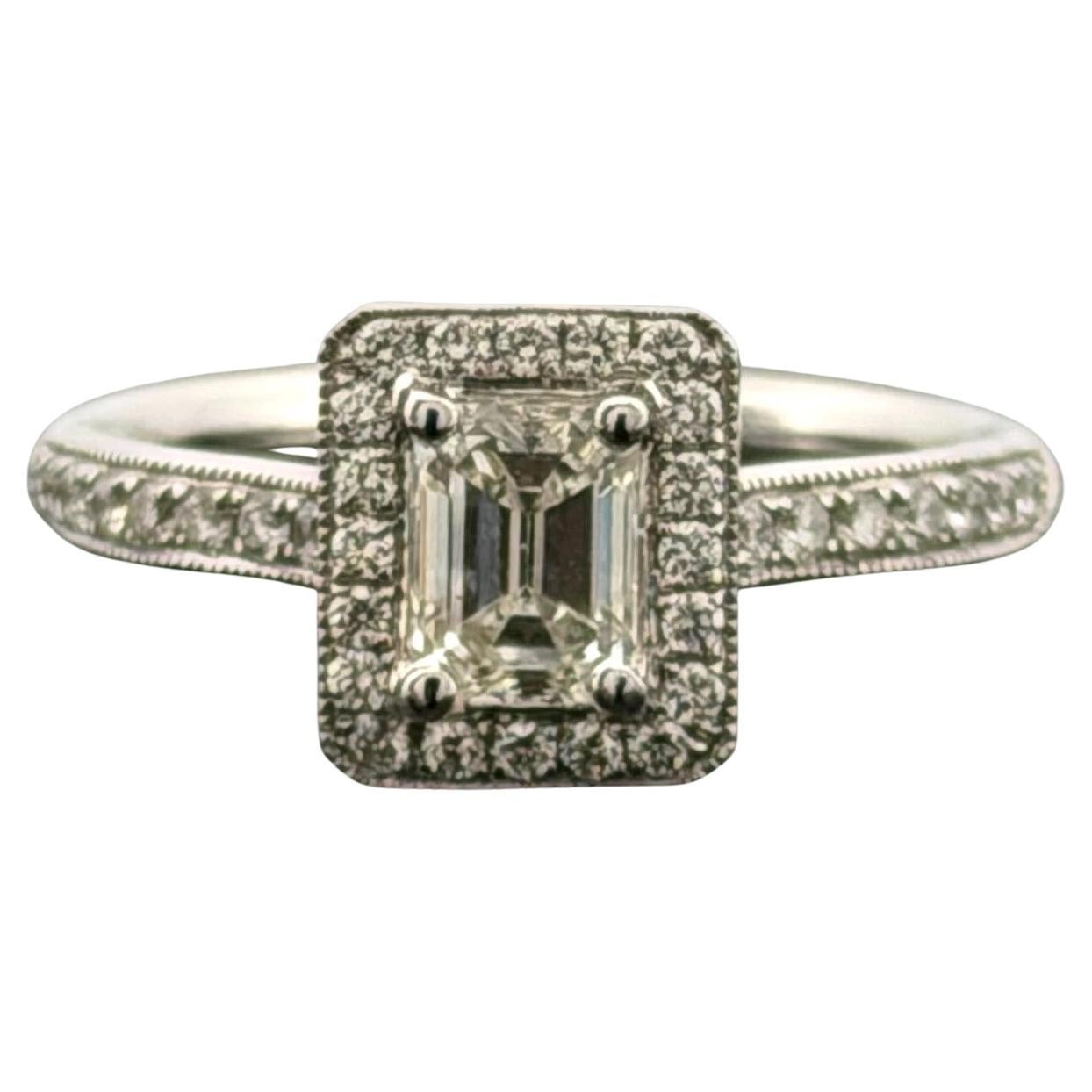 Anillo de diamantes talla esmeralda de oro blanco de 14 quilates 0,72 ct VS2 J, halo de diamantes 0,34 ctw