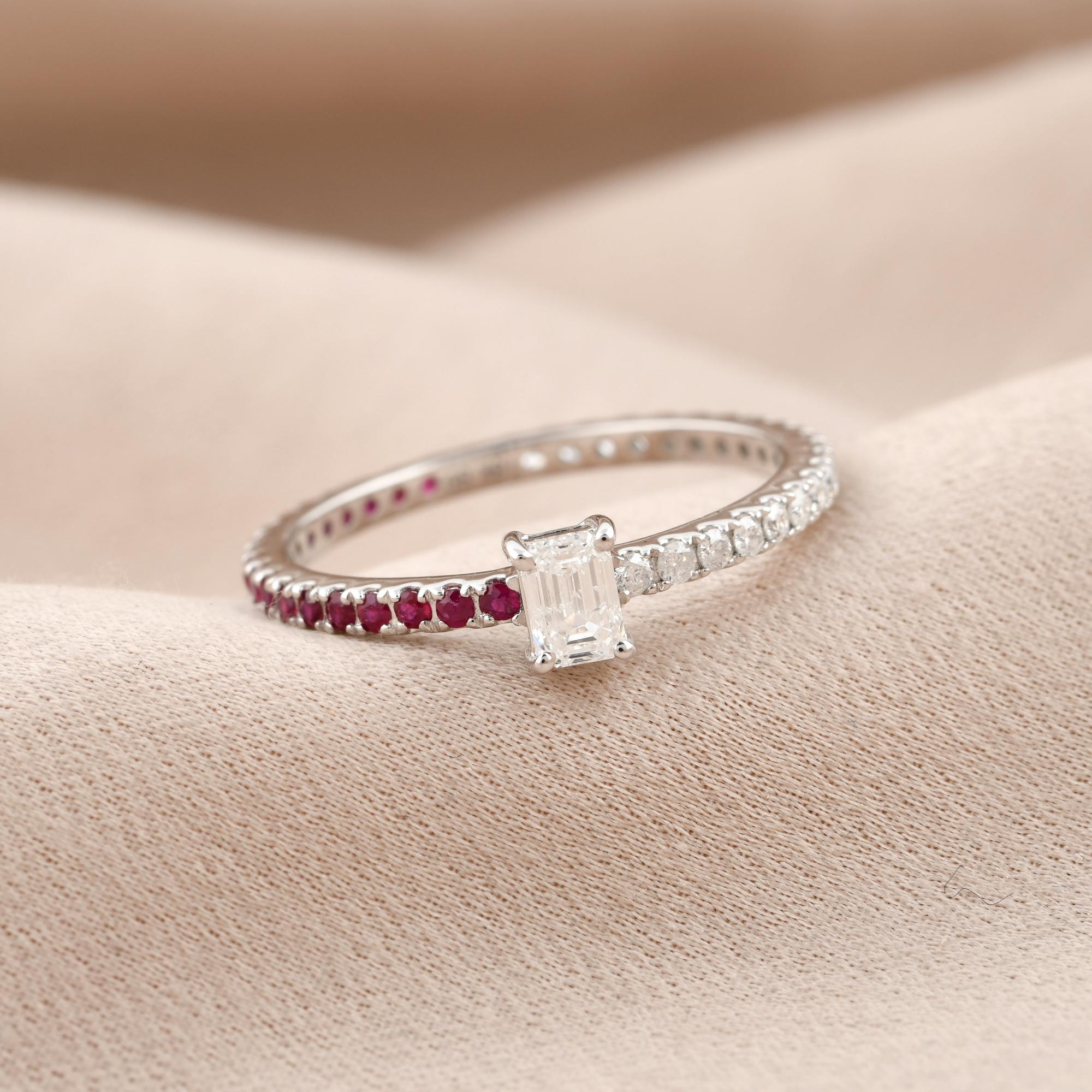 En vente :  Bague en or blanc 14k diamant taille émeraude et rubis bague cadeau pour elle 3