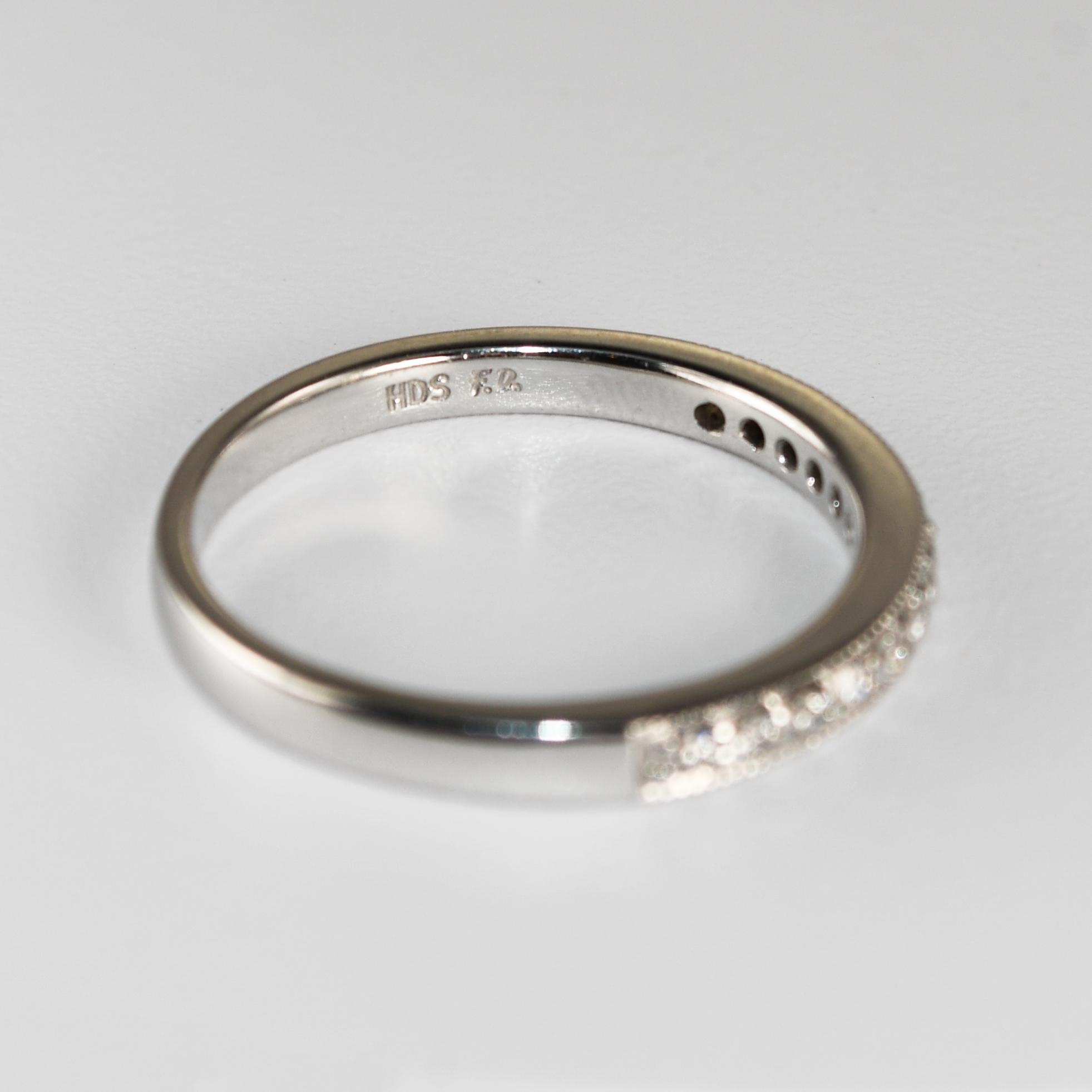 14K White Gold Emerald Cut Diamond Wedding Ring Set 0.97ct For Sale 6