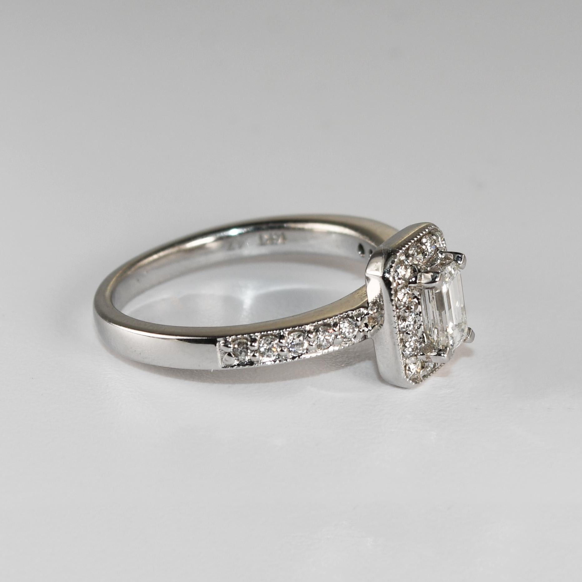 14K White Gold Emerald Cut Diamond Wedding Ring Set 0.97ct In Excellent Condition For Sale In Laguna Beach, CA