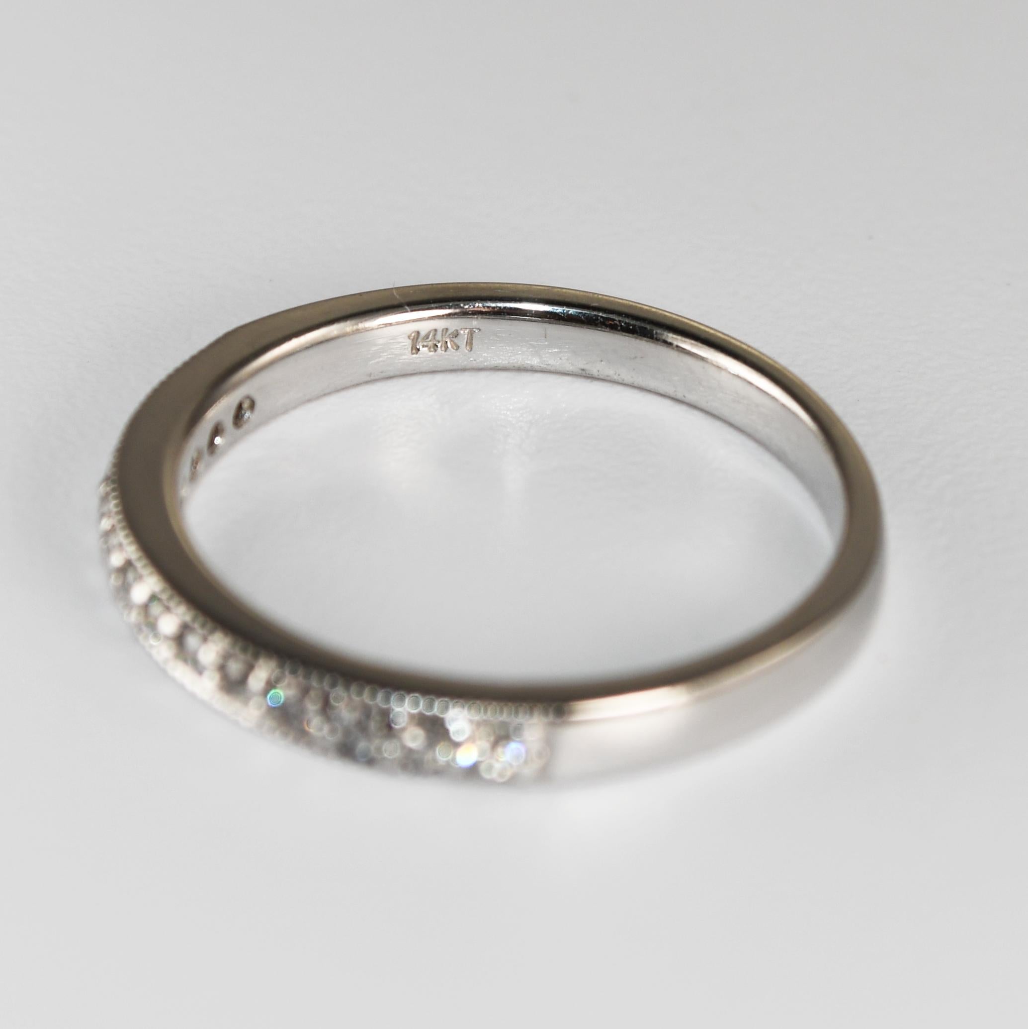 14K White Gold Emerald Cut Diamond Wedding Ring Set 0.97ct For Sale 5