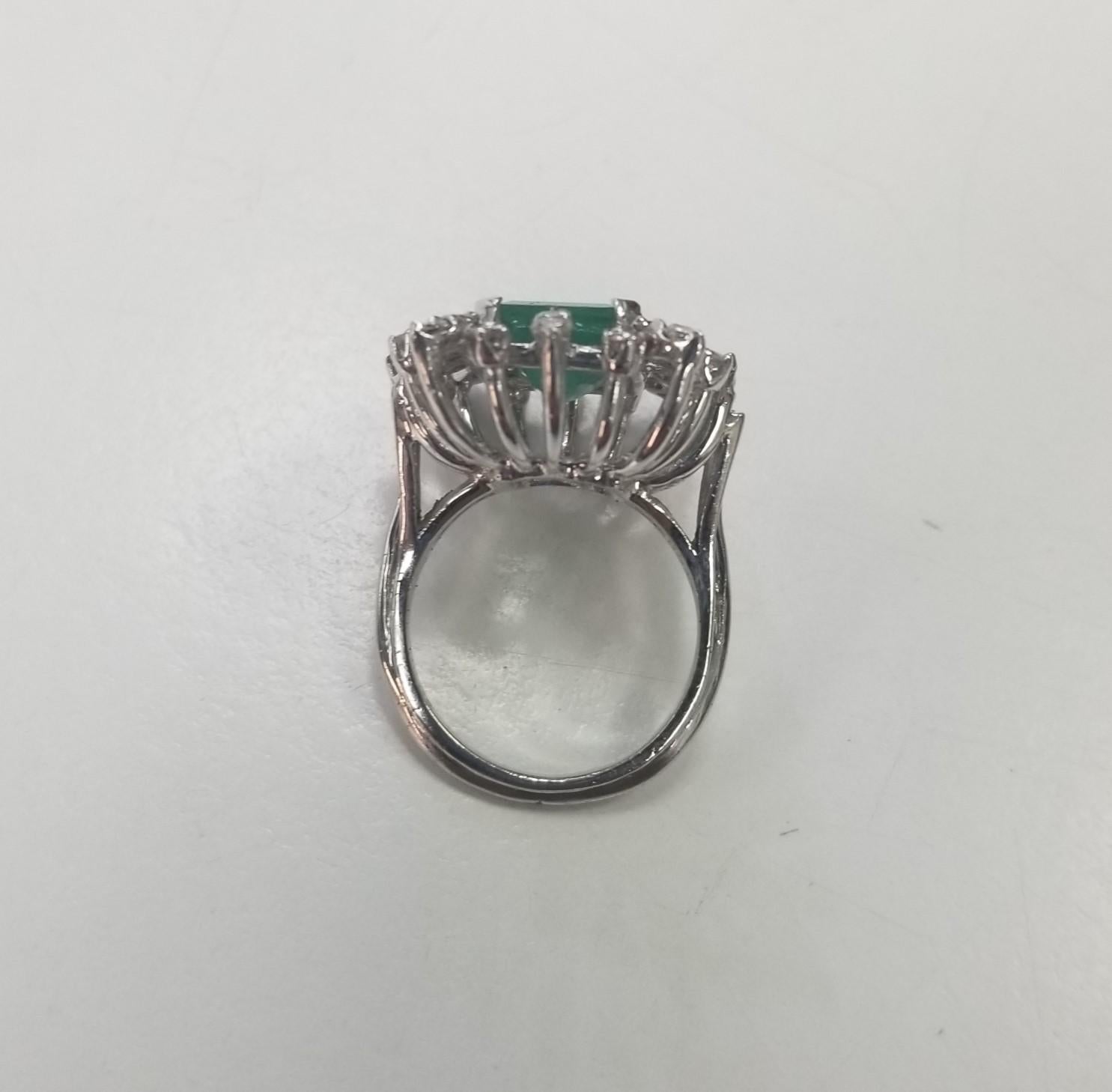 14k White Gold Emerald Cut Emerald and Diamond Cluster Ring In Excellent Condition In Los Angeles, CA