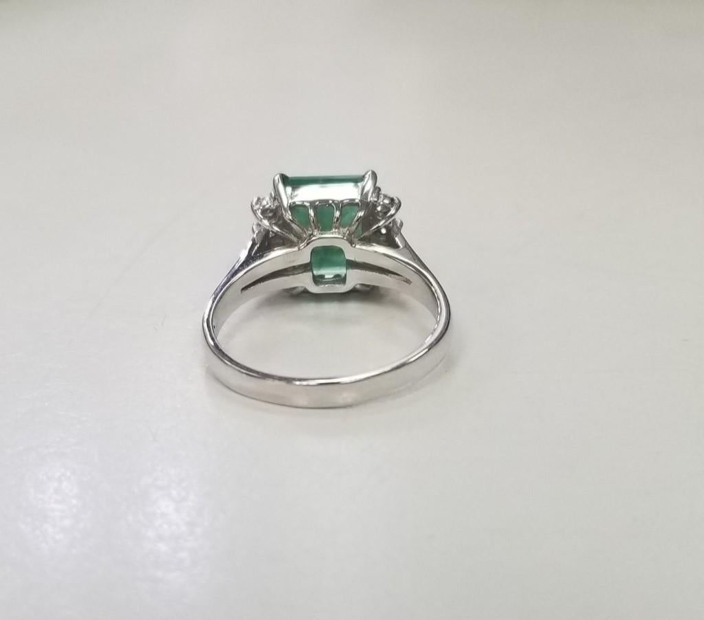 Contemporary 14k White Gold Emerald Cut Emerald and Diamond Ring For Sale