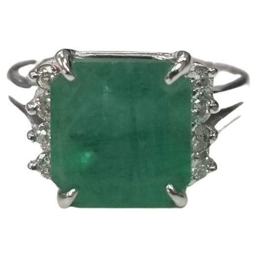 14k White Gold Emerald Cut Emerald and Diamond Ring For Sale