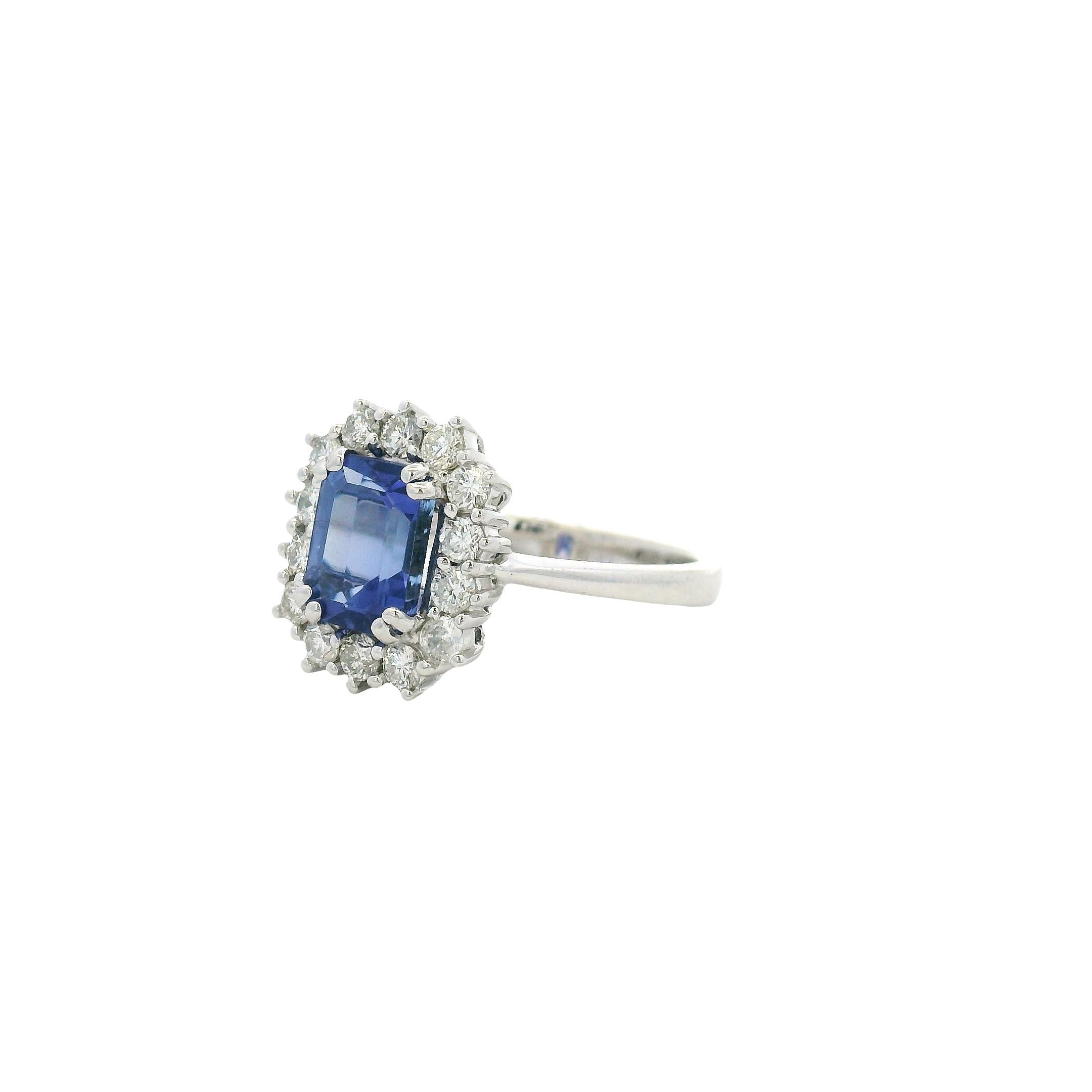14k Weißgold Smaragdschliff Tansanit und runder Diamant Ring im Zustand „Neu“ im Angebot in Boca Raton, FL