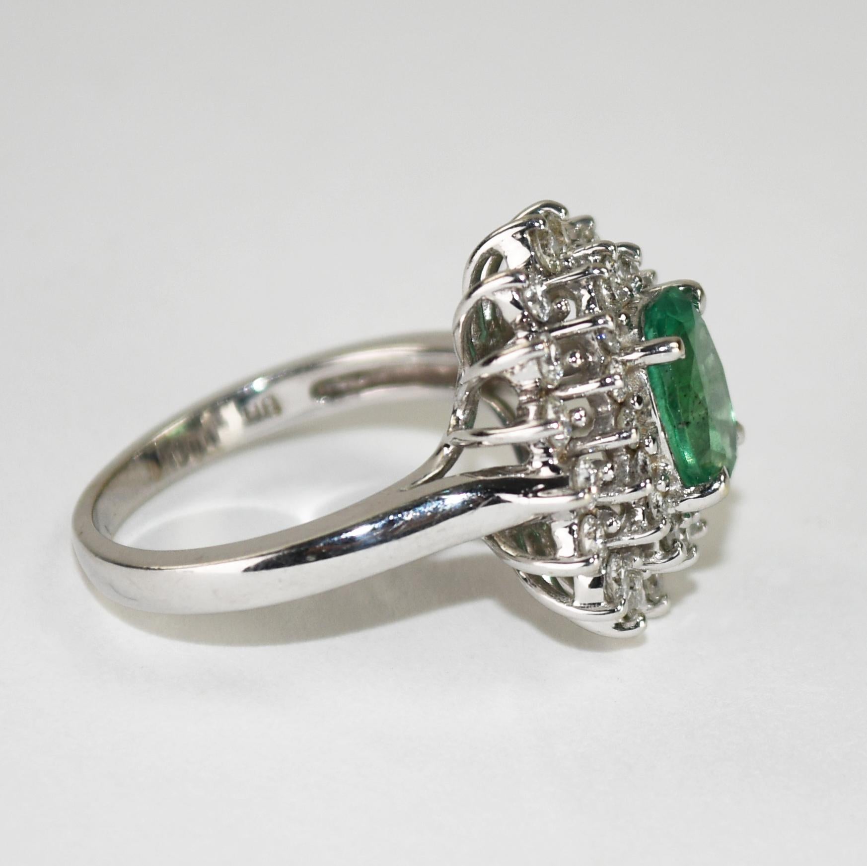 14K Weißgold Smaragd & Diamant Ring 6g im Angebot 3