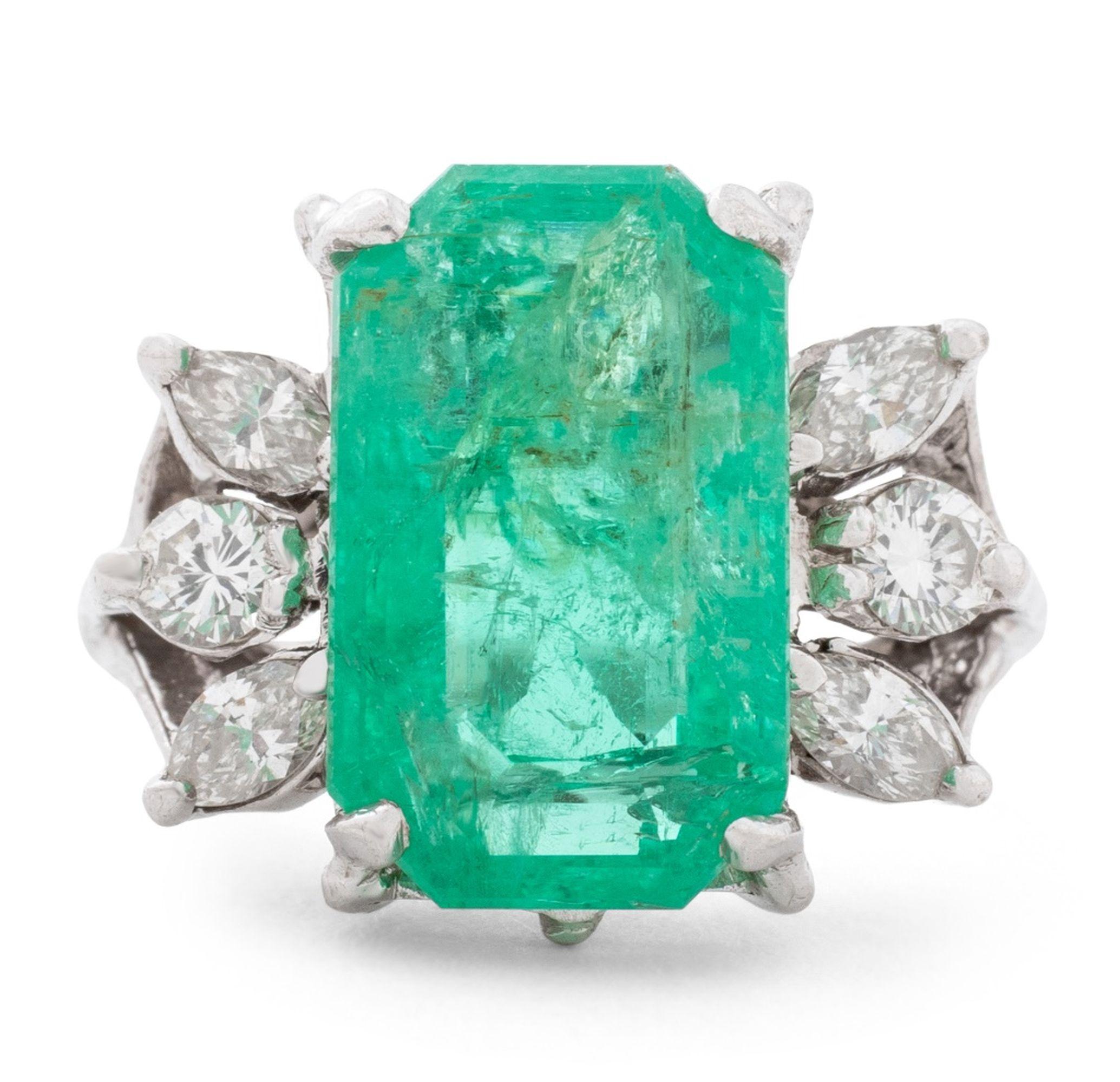 14K White Gold Emerald Diamond Ring (Zeitgenössisch) im Angebot