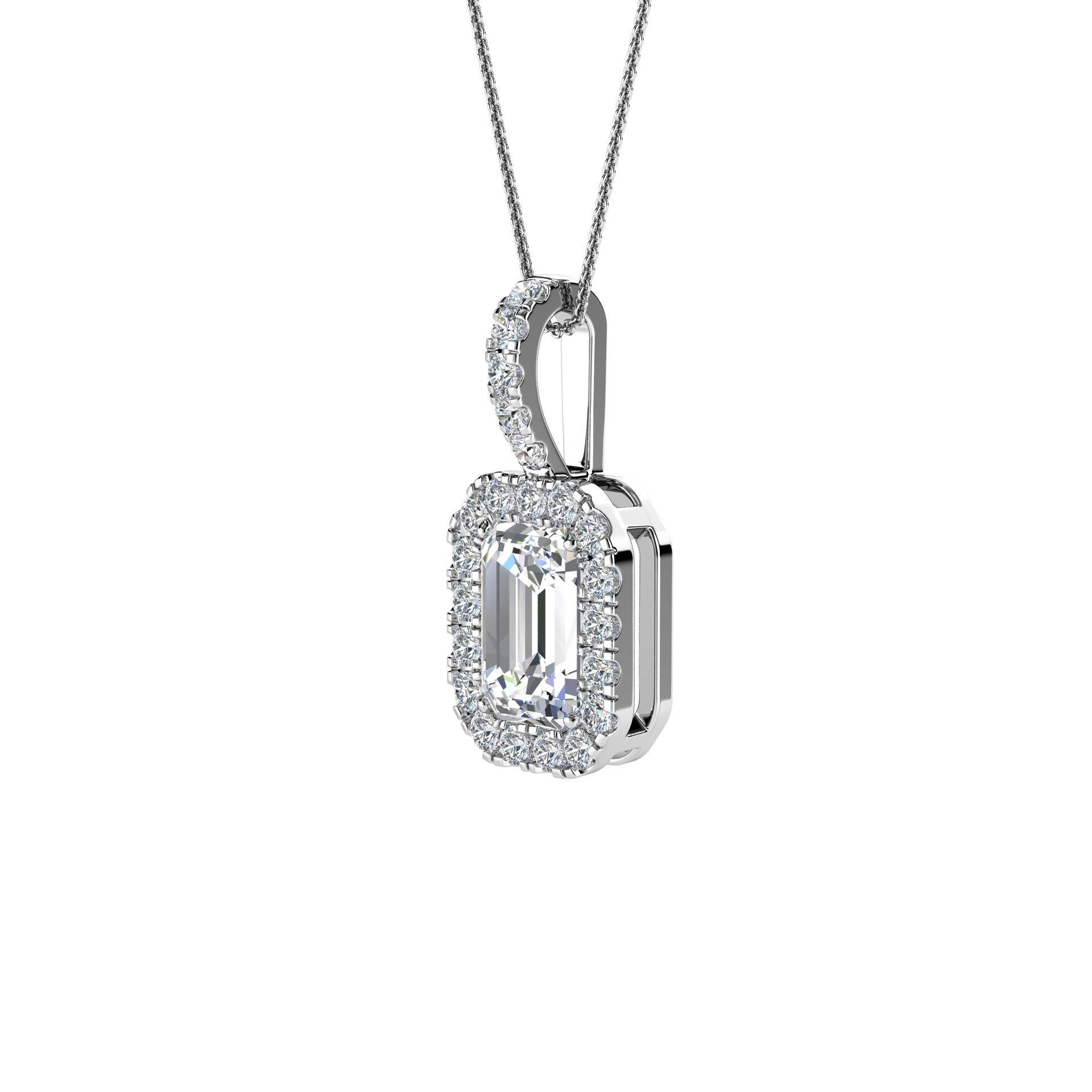 Questo delicato pendente presenta un diamante a forma di smeraldo del peso totale di circa 0,30 carati (5 mm x 3 mm) circondato da un'aureola di 20 diamanti tondi taglio brillante perfettamente abbinati del peso totale di circa 0,20 carati. Il