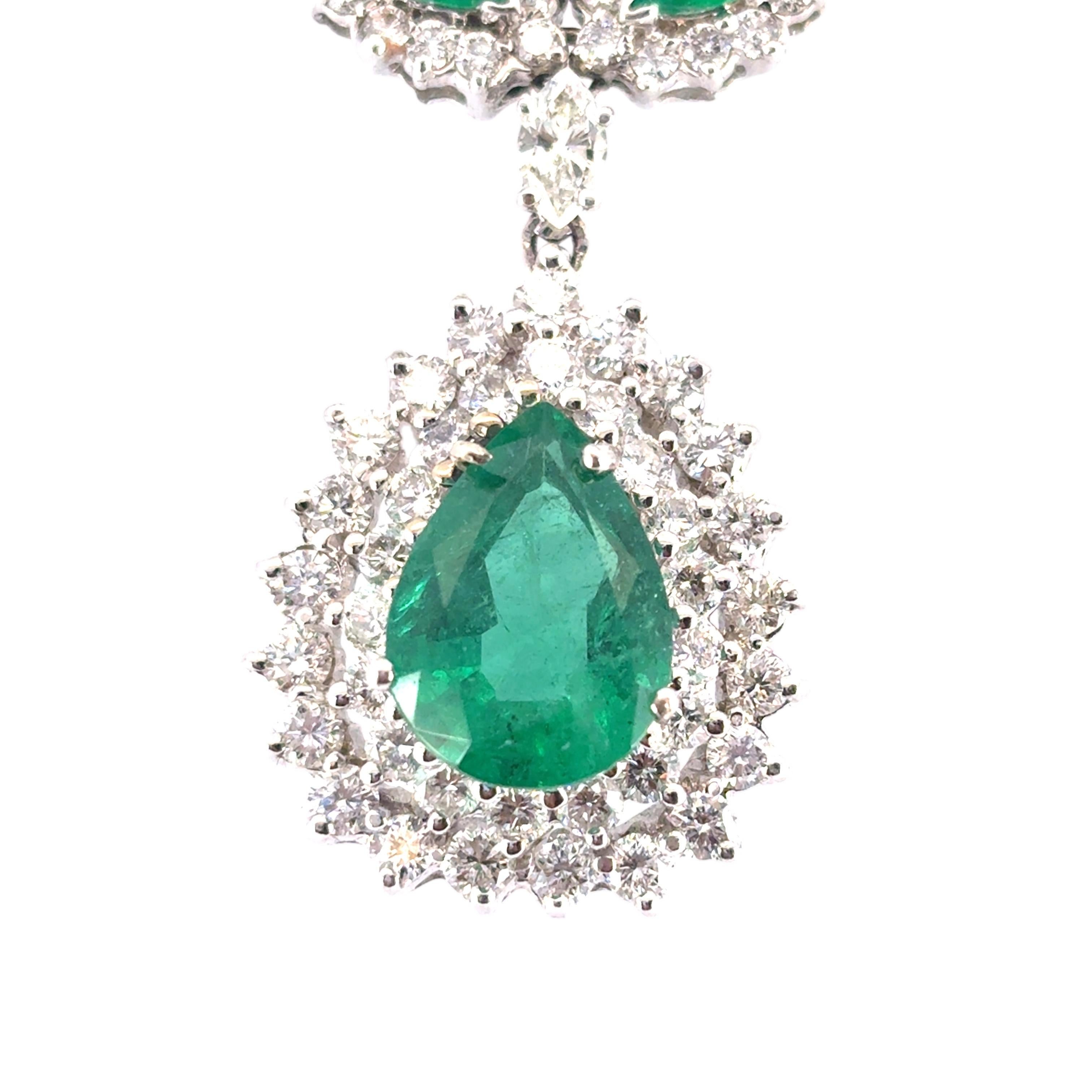 14k White Gold Emerald Necklace With Diamonds In Excellent Condition For Sale In Boca Raton, FL