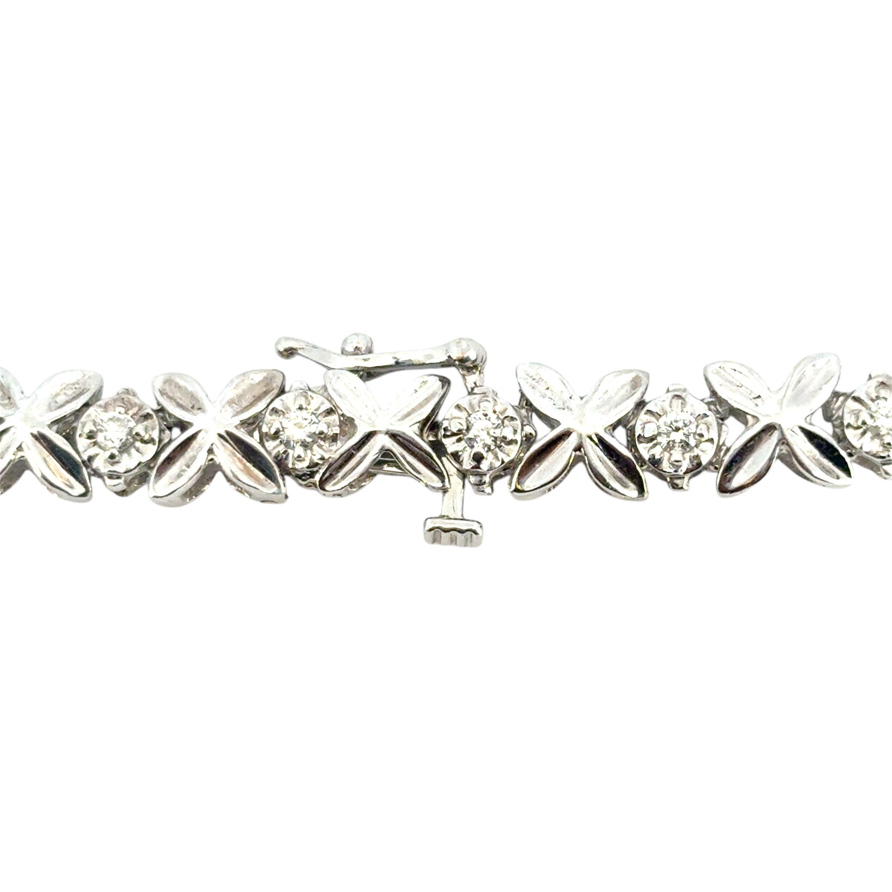 14k White Gold Emerald Necklace With Diamonds For Sale 4