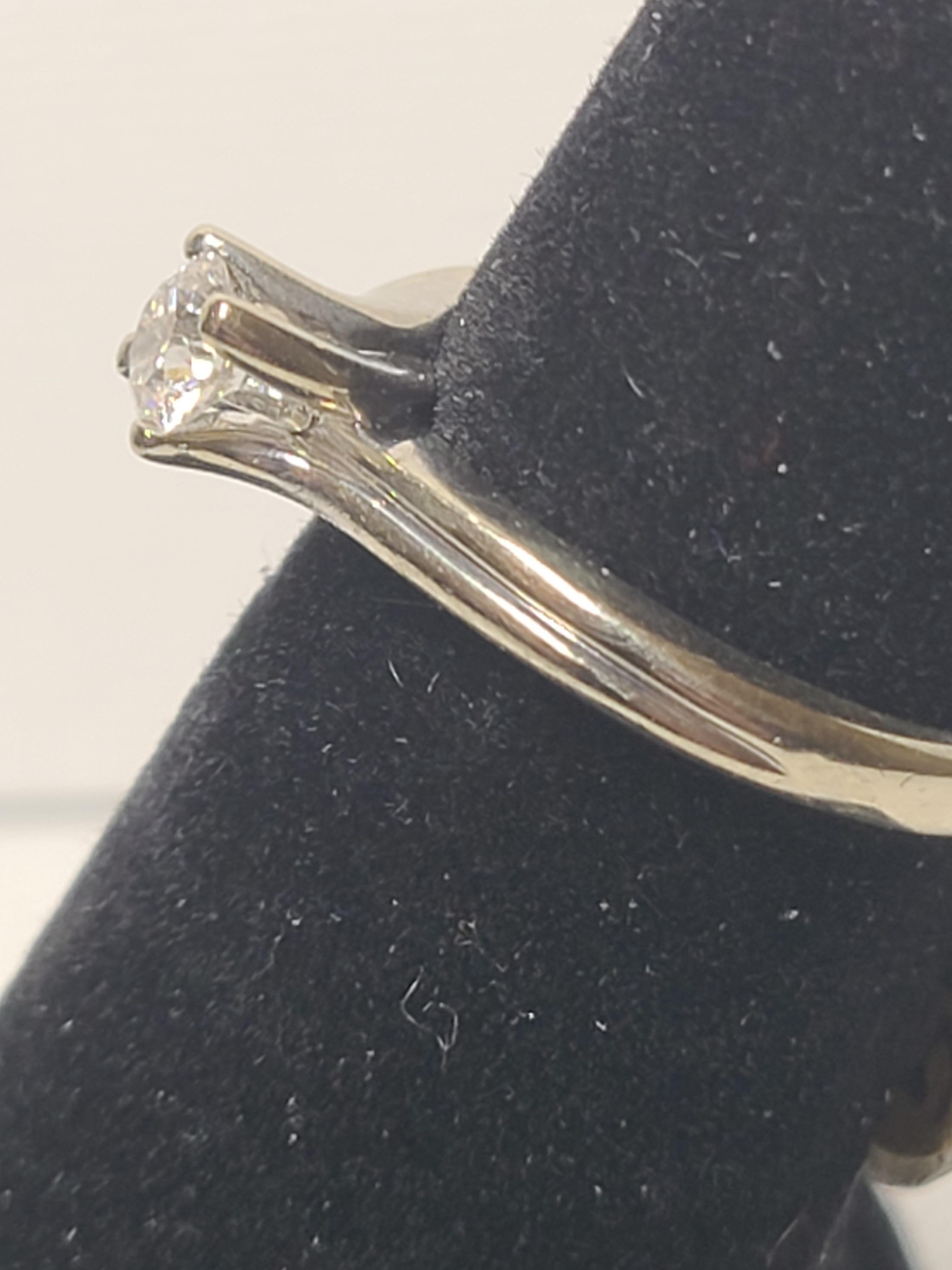 Verlobungsring aus 14 Karat Weißgold mit 4.4 mm Diamant (Zeitgenössisch)