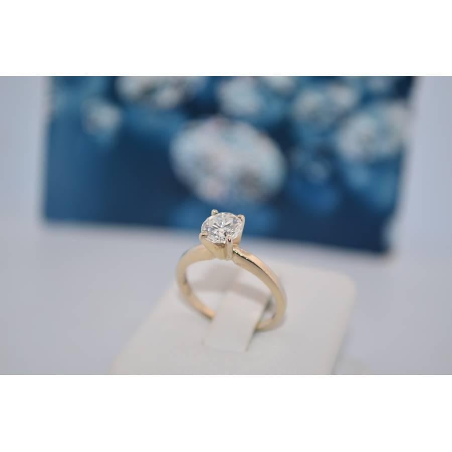 Verlobungsring aus 14 Karat Weißgold mit natürlichen Diamanten im Zustand „Hervorragend“ im Angebot in București, București