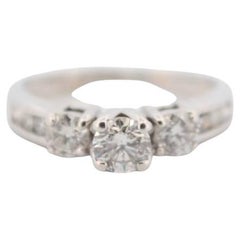 Verlobungsring aus 14 Karat Weißgold mit natürlichen Diamanten