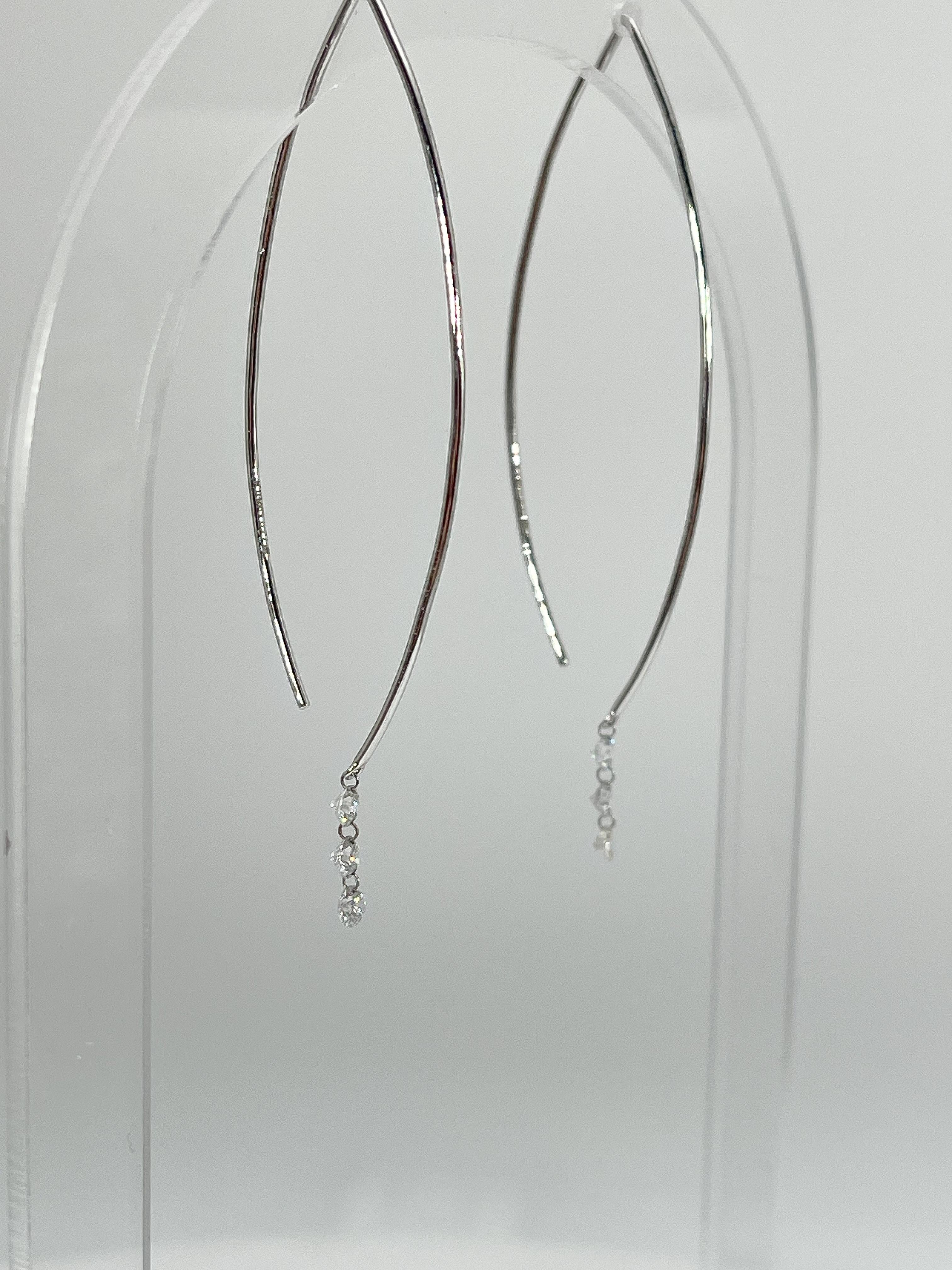 Taille ronde Boucles d'oreilles pendantes en or blanc 14K avec anneaux fantaisie et diamants de .57 CTW en vente