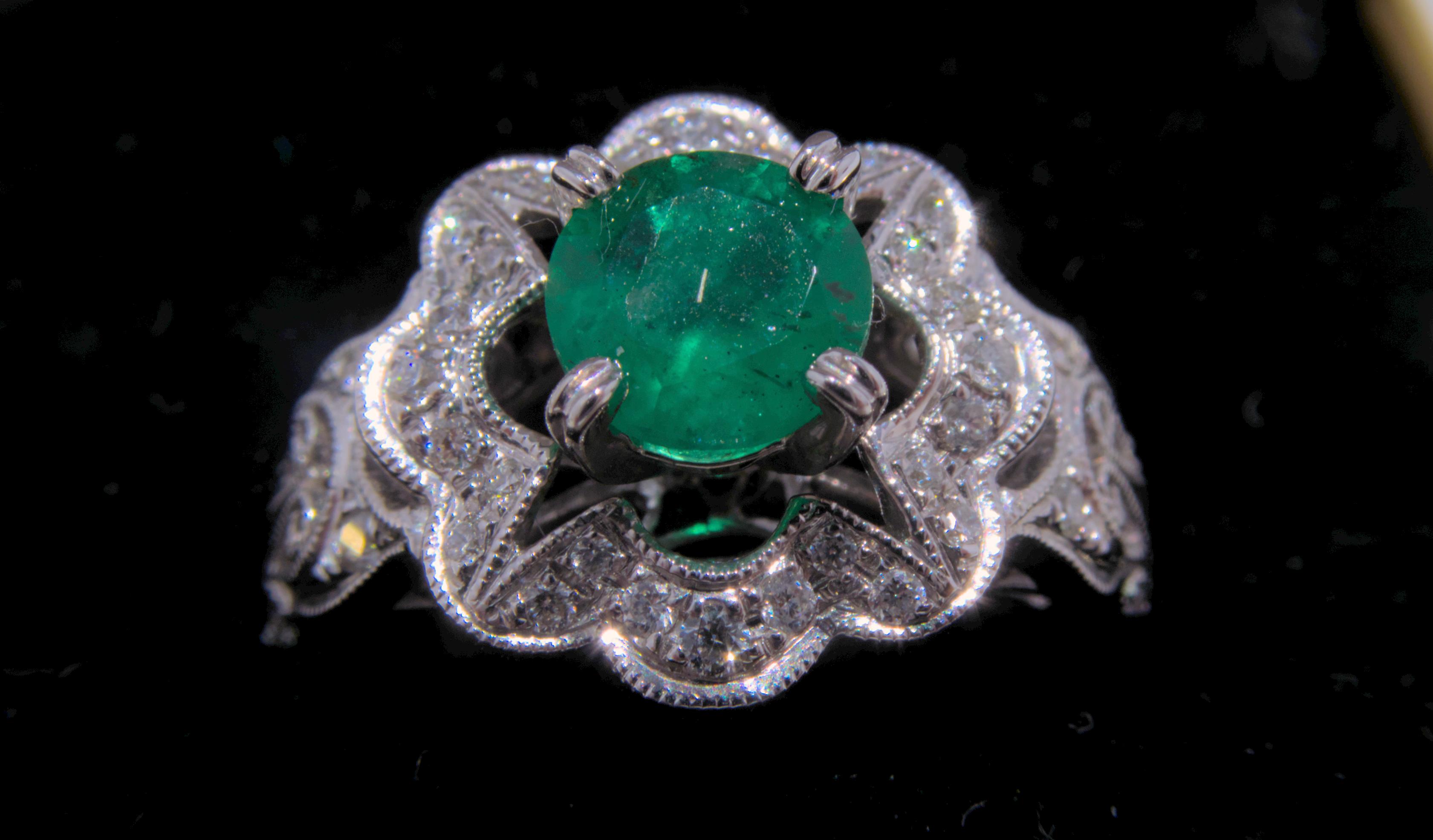14k White Gold Fancy Round Emerald and Diamond Ring In New Condition For Sale In Murrieta, CA