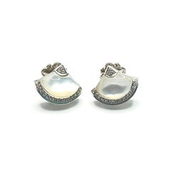 14k Weißgold Ohrstecker aus Perlmutt und Diamanten in Fächerform