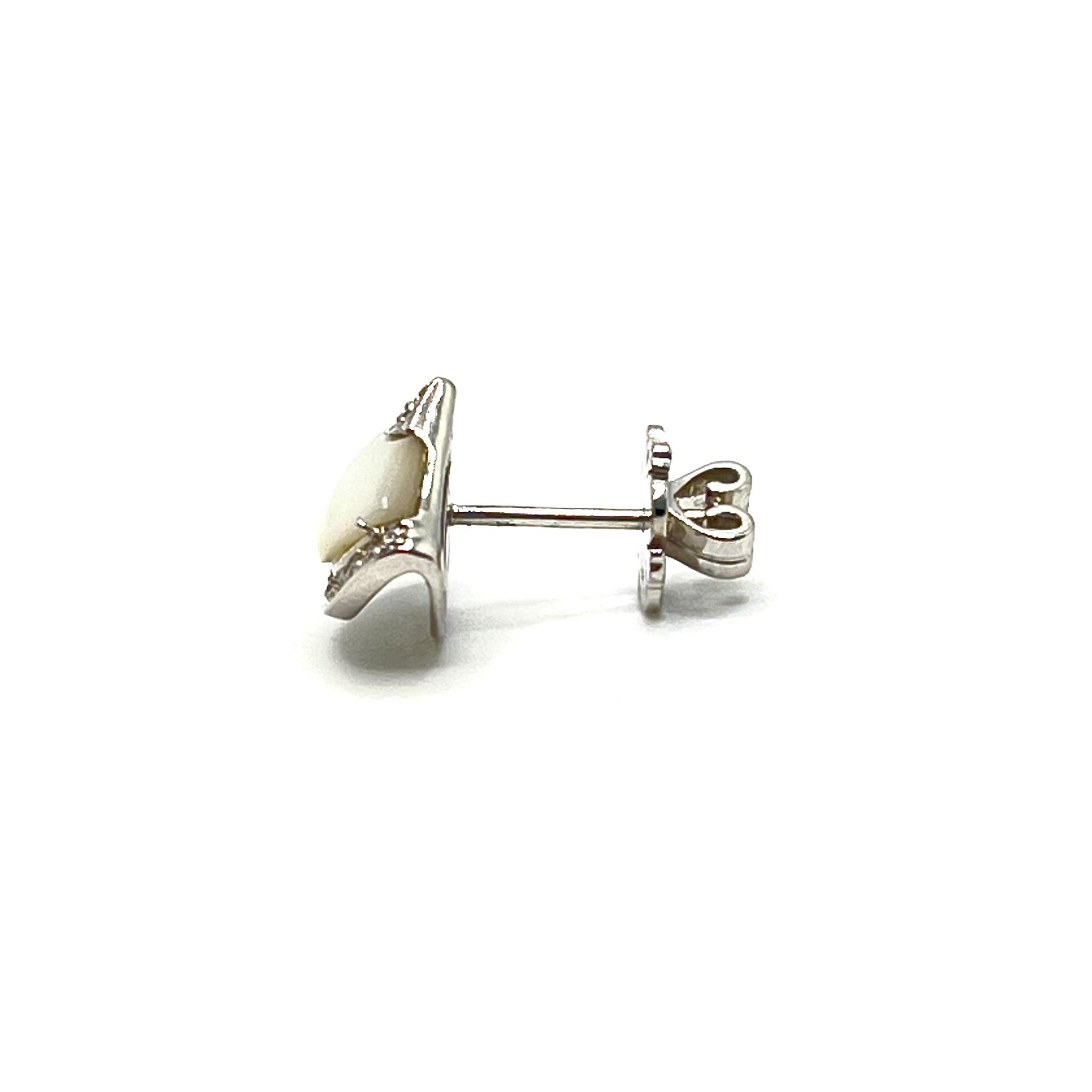 14k White Gold Fanshape Mother of Pearl and Diamond Stud Earrings For Sale 1