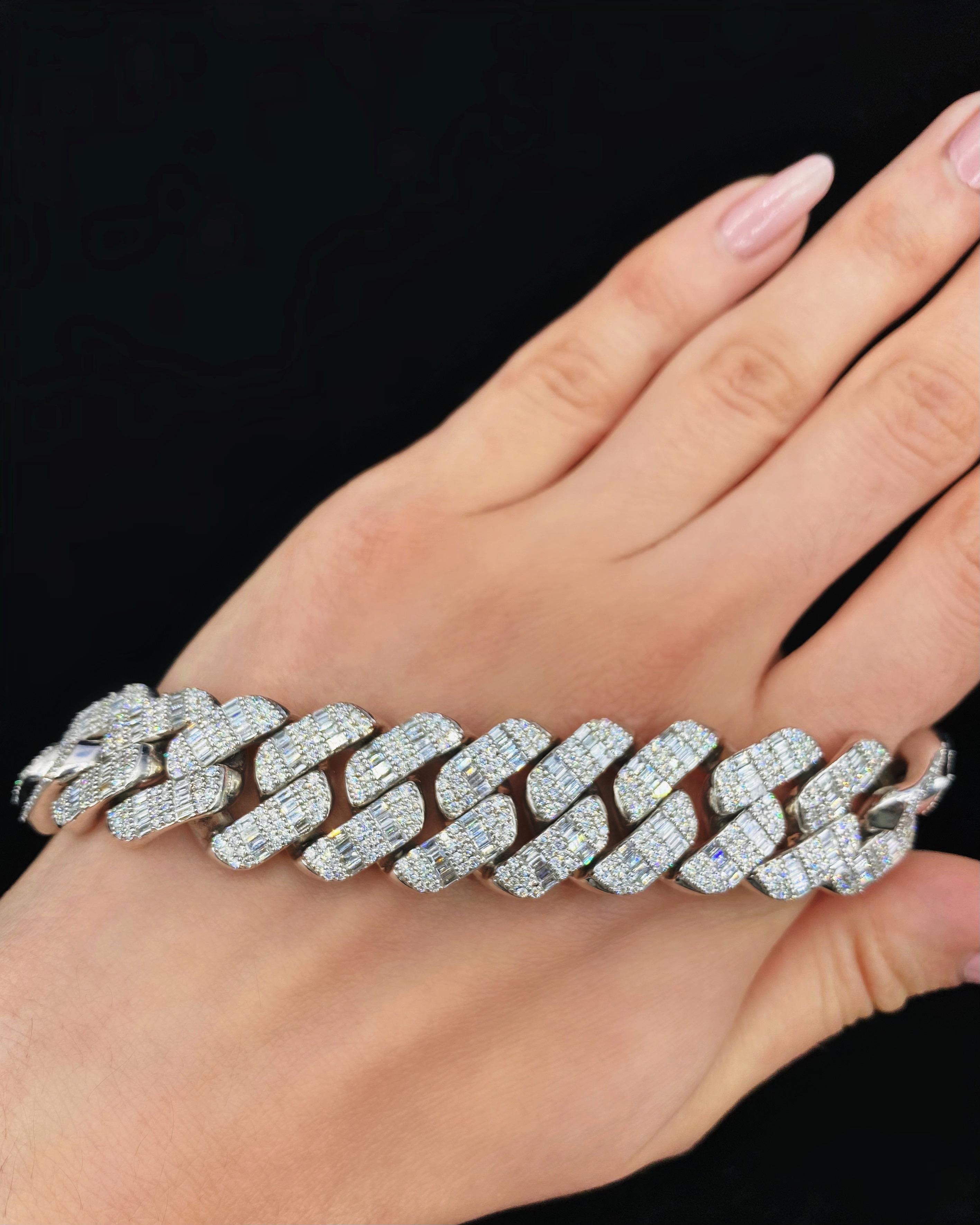 Women's or Men's 14k White Gold Fashion Cuban Link Diamond Bracelet with 13.60ct Diamonds For Sale