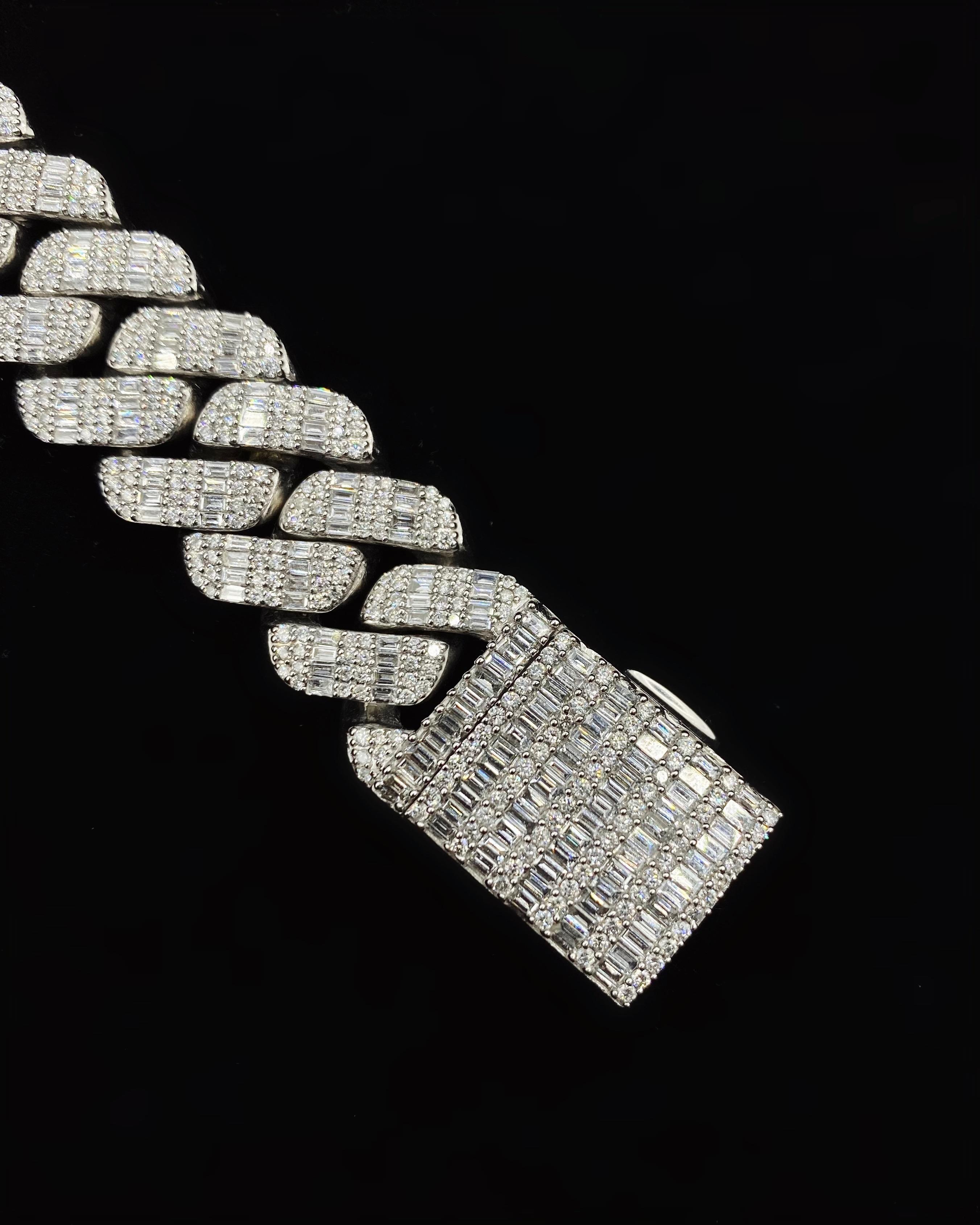 14k White Gold Fashion Cuban Link Diamond Bracelet with 13.60ct Diamonds For Sale 1