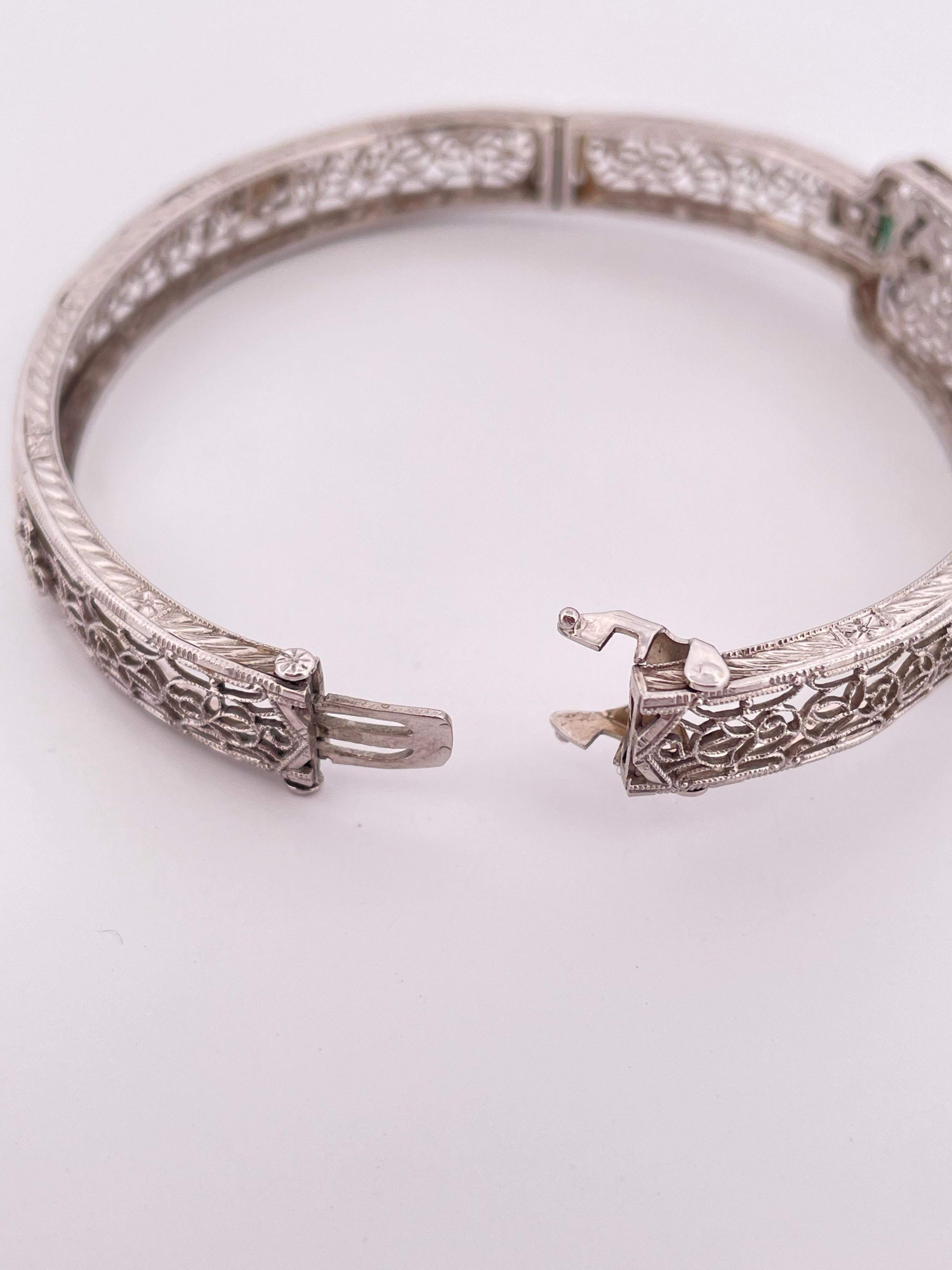 14k White Gold Filigree 0.30ctw Diamond & 0.10ctw Lab Emerald Bangle Bracelet In Excellent Condition For Sale In Sewickley, PA