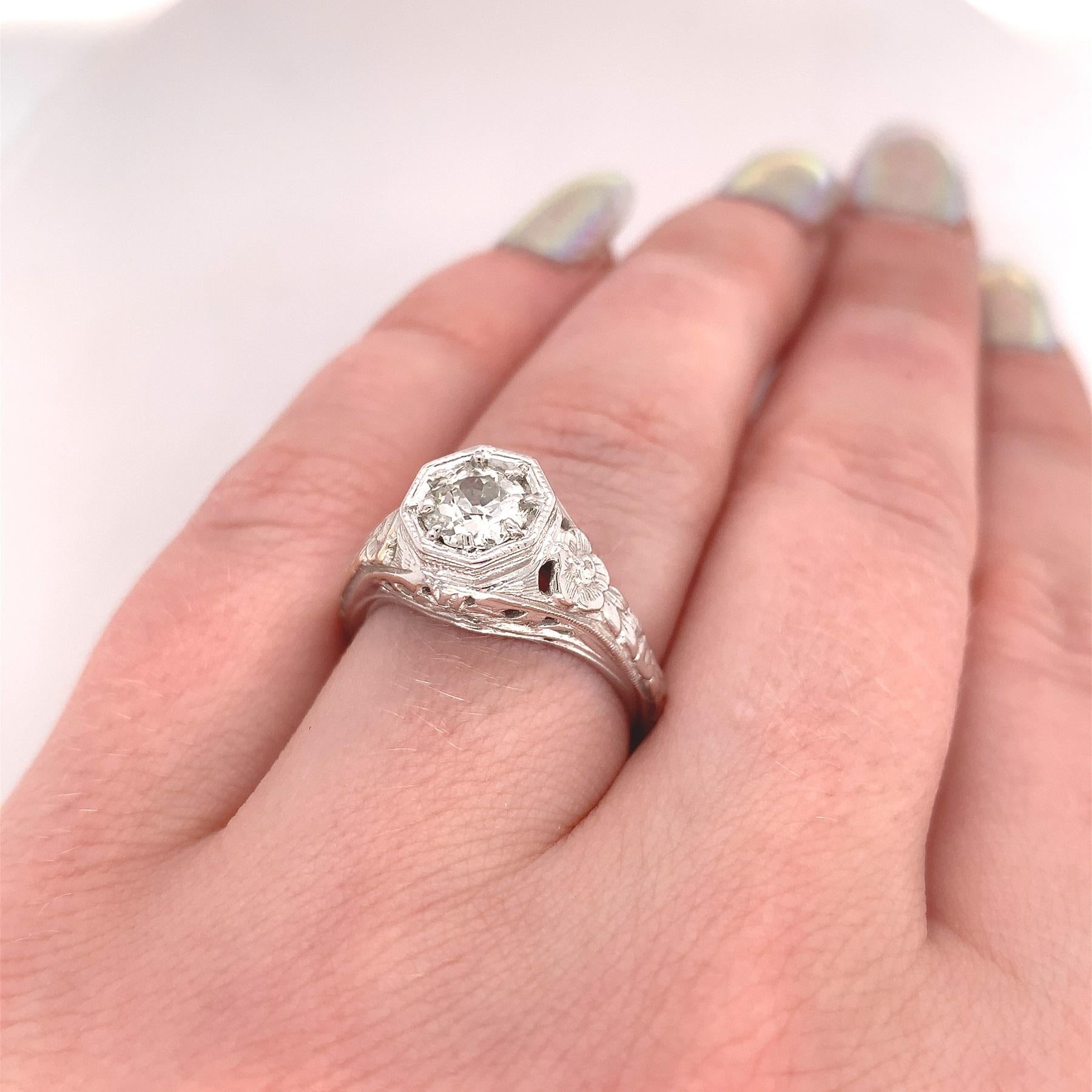 14K White Gold Filigree 3/4 Carat Diamond Ring In Excellent Condition For Sale In Big Bend, WI