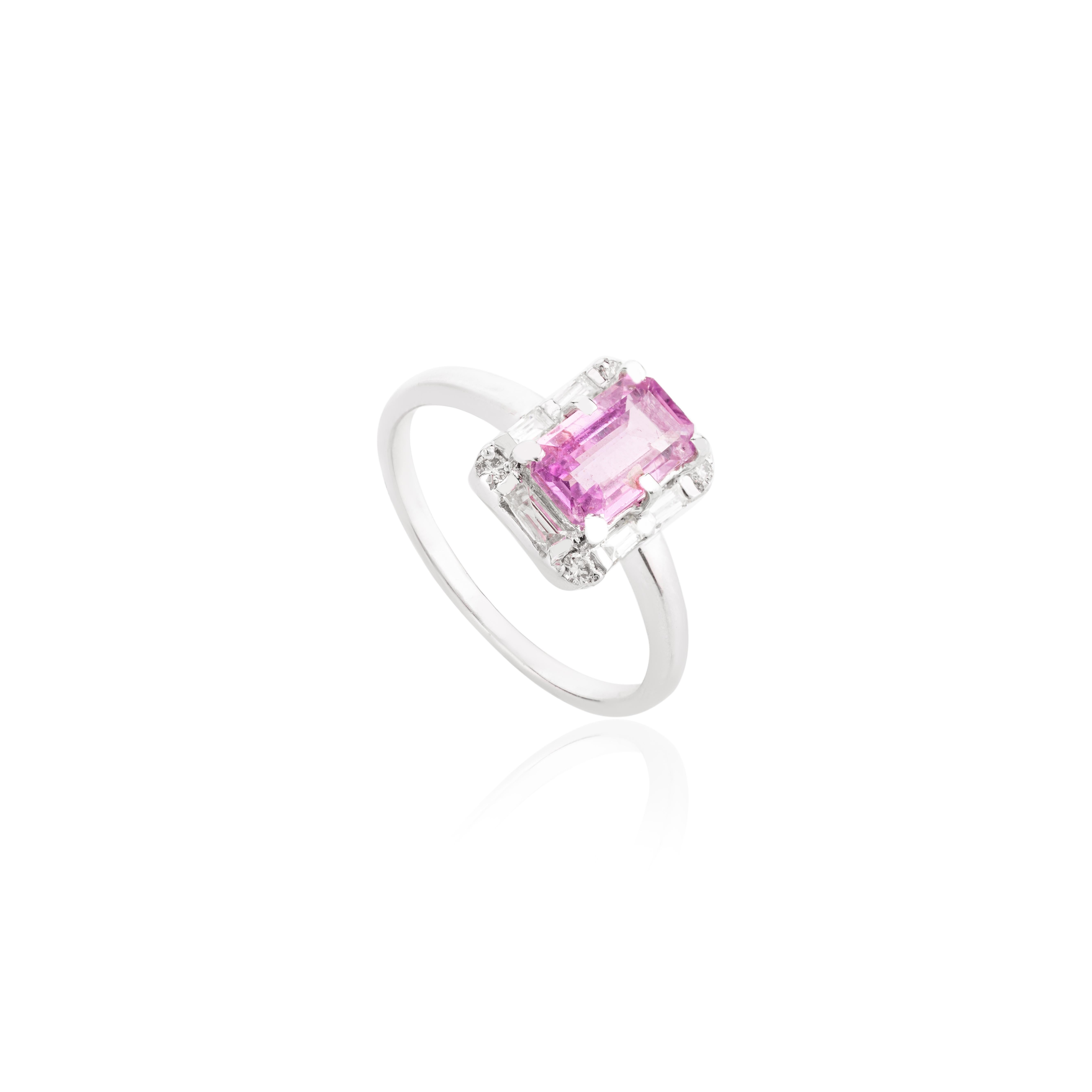 En venta: Anillo de compromiso de oro blanco de 14 quilates con zafiro rosa de 1,12 quilates y halo de diamantes  7