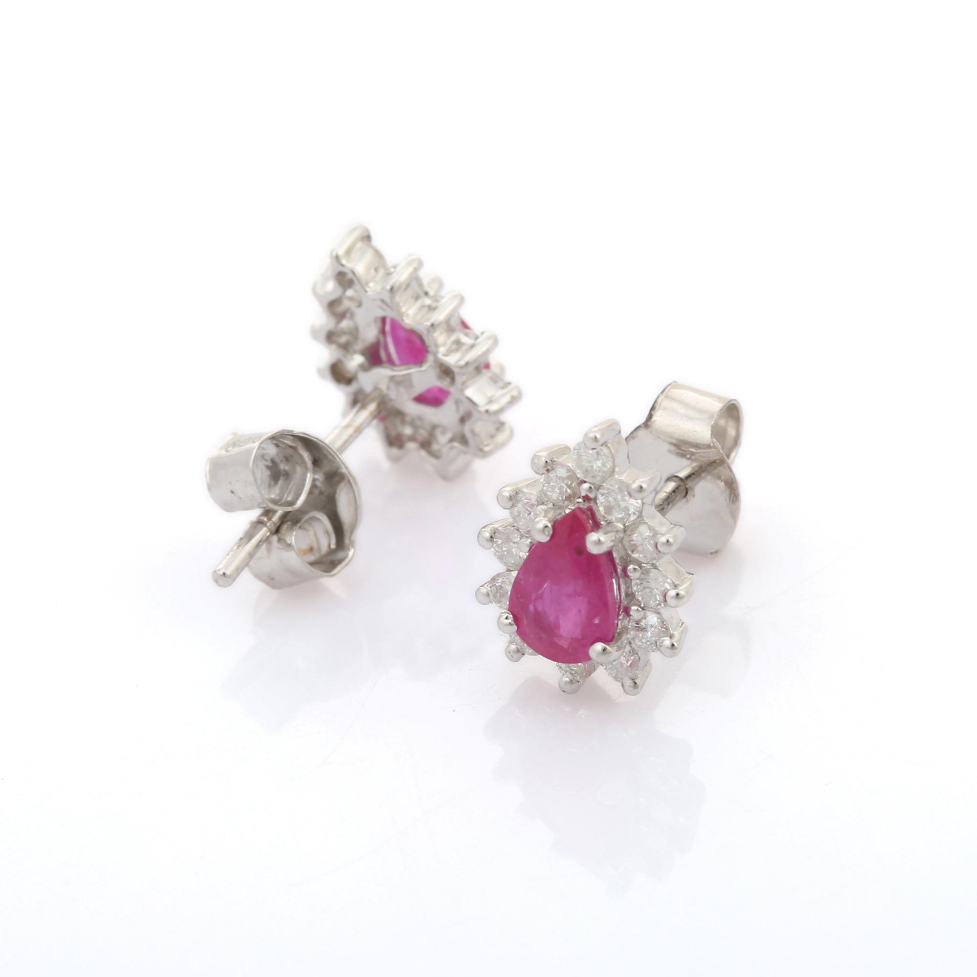 Moderne Boucles d'oreilles en or blanc 14K avec halo de diamants et rubis taille poire 1.02 ct en vente