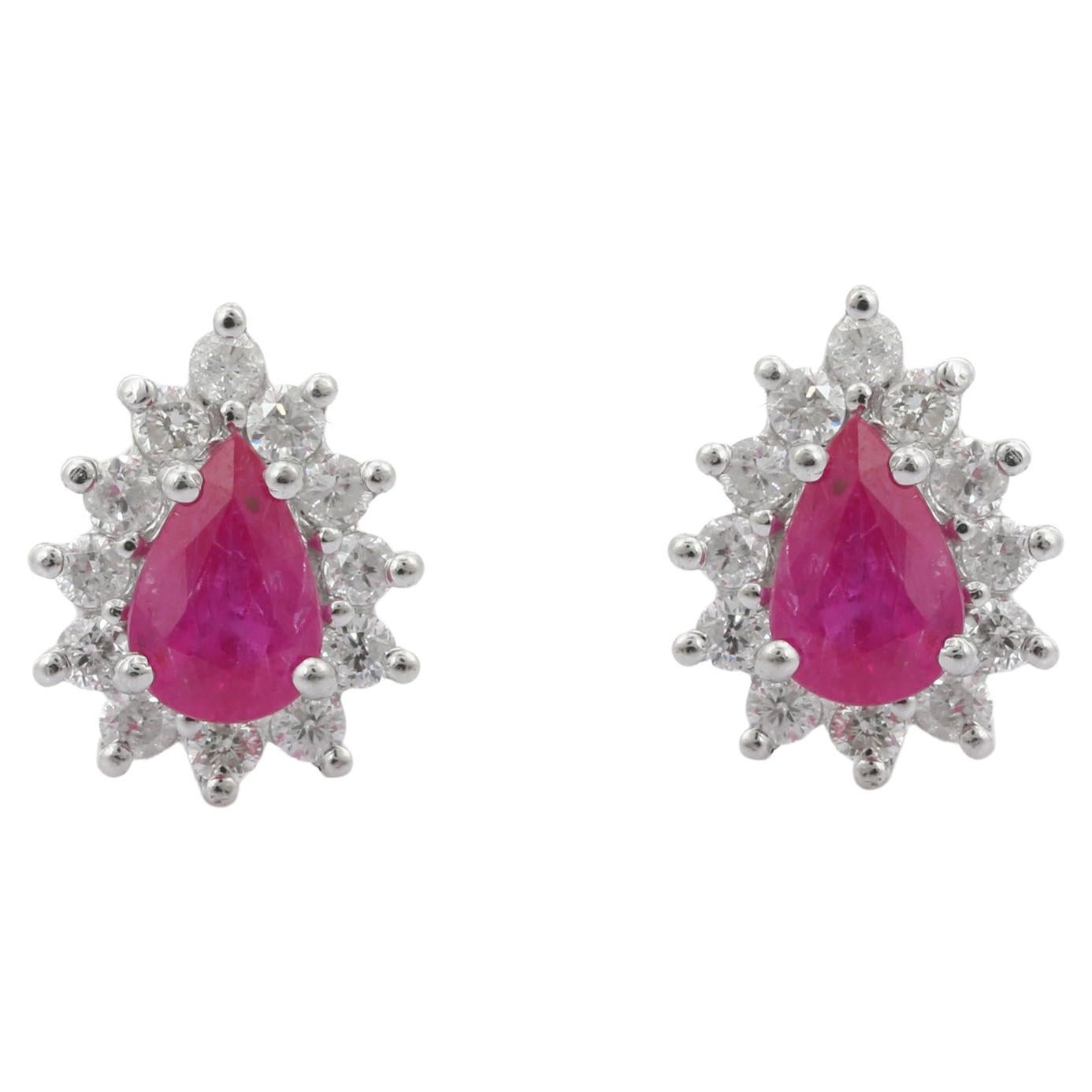 Clous d'oreilles en or blanc 14 carats avec rubis taille poire de 1,02 carat et halo de diamants