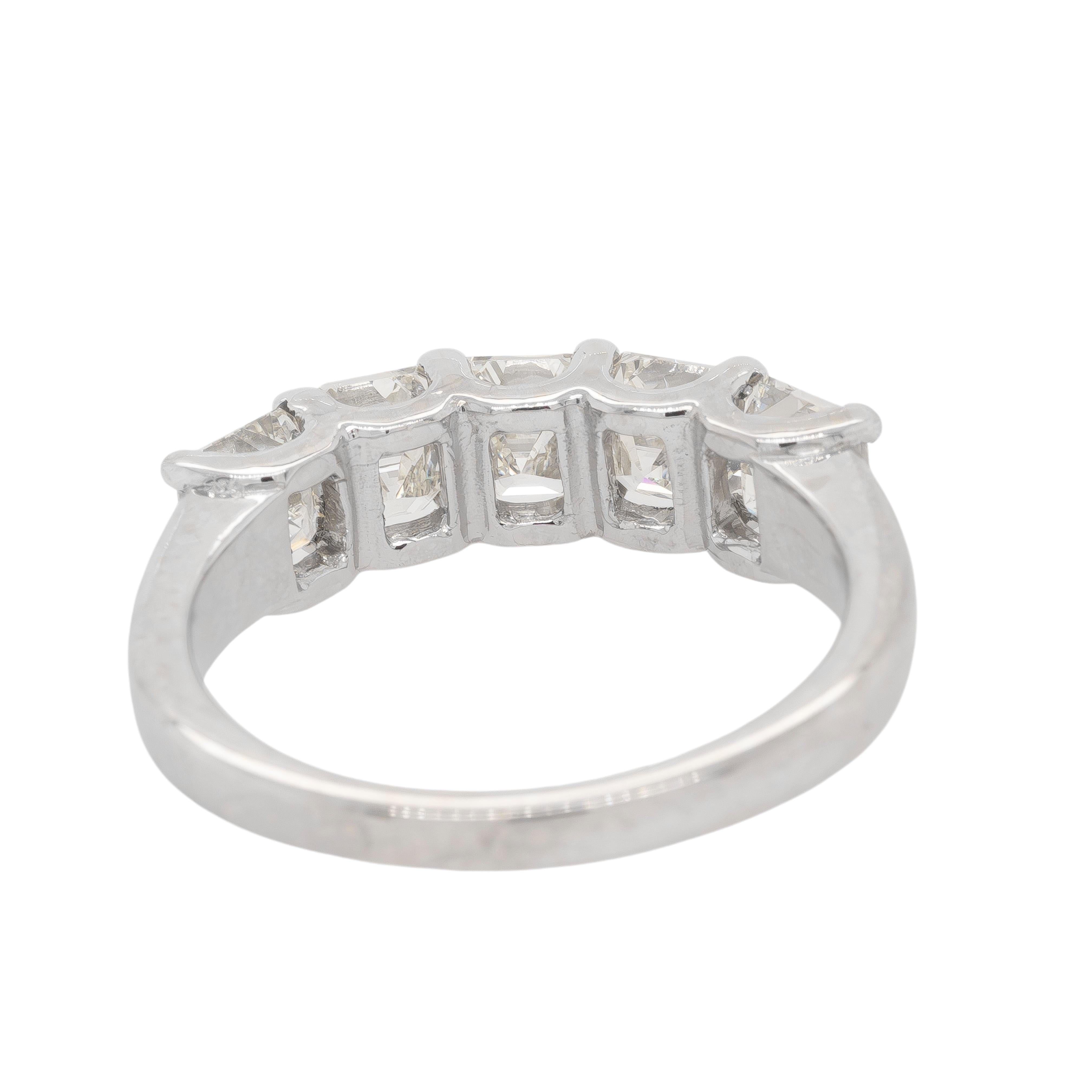 da uomo o donna Fascia a cinque pietre in oro bianco 14K in vendita