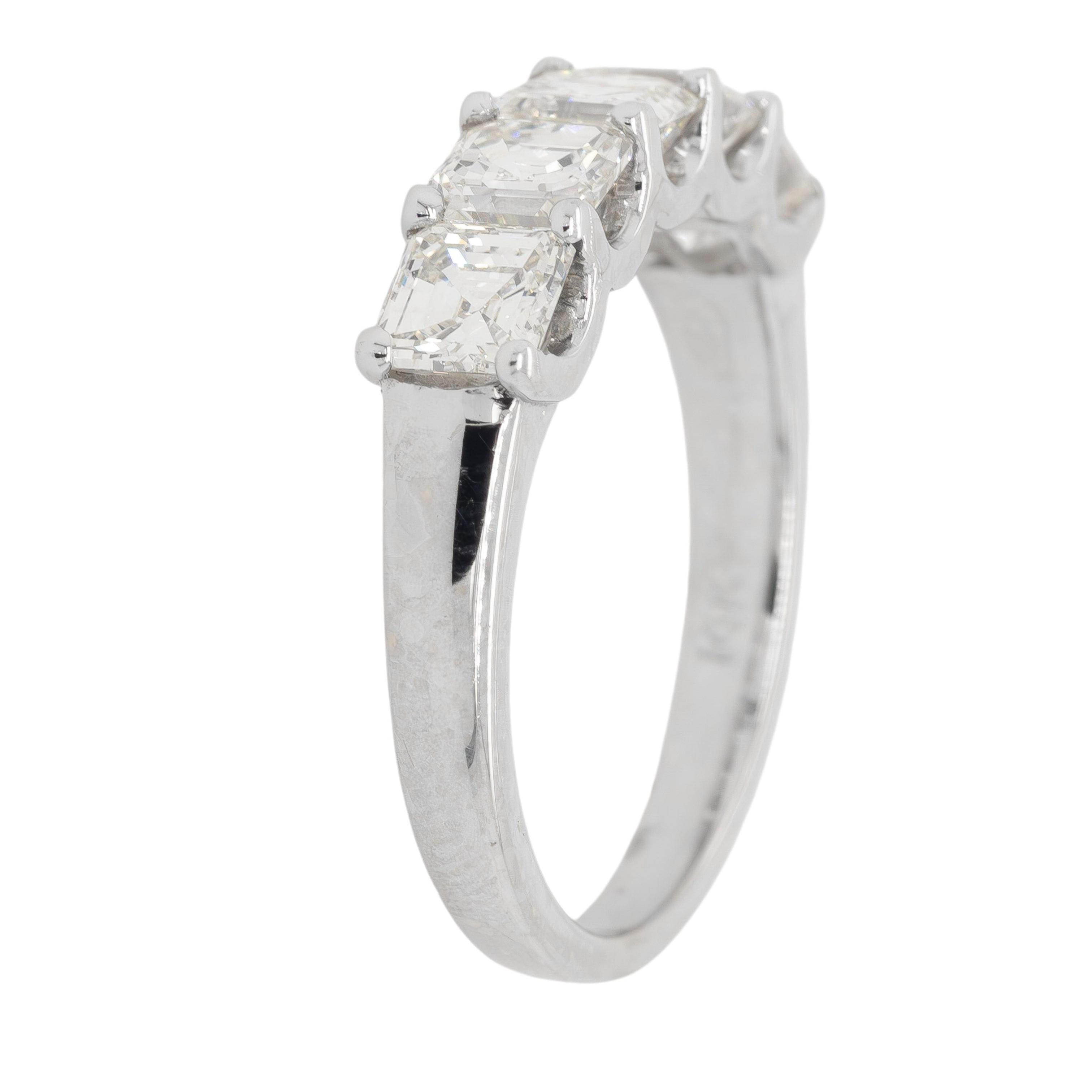 Anillo de cinco piedras de oro blanco de 14 quilates en venta 3