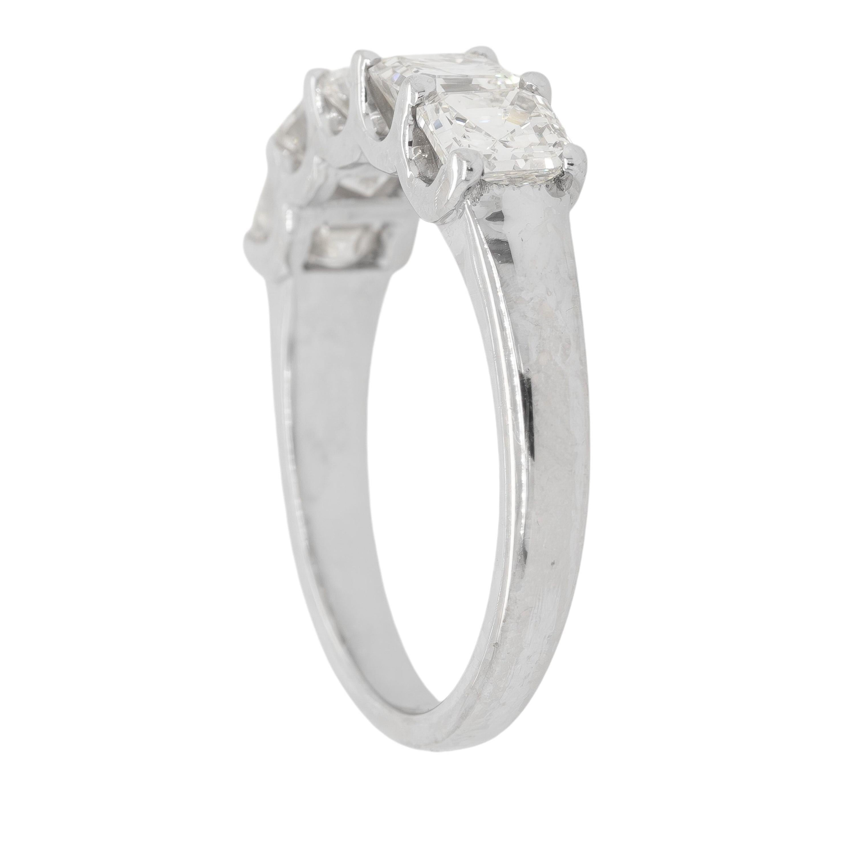 Anillo de cinco piedras de oro blanco de 14 quilates en venta 4