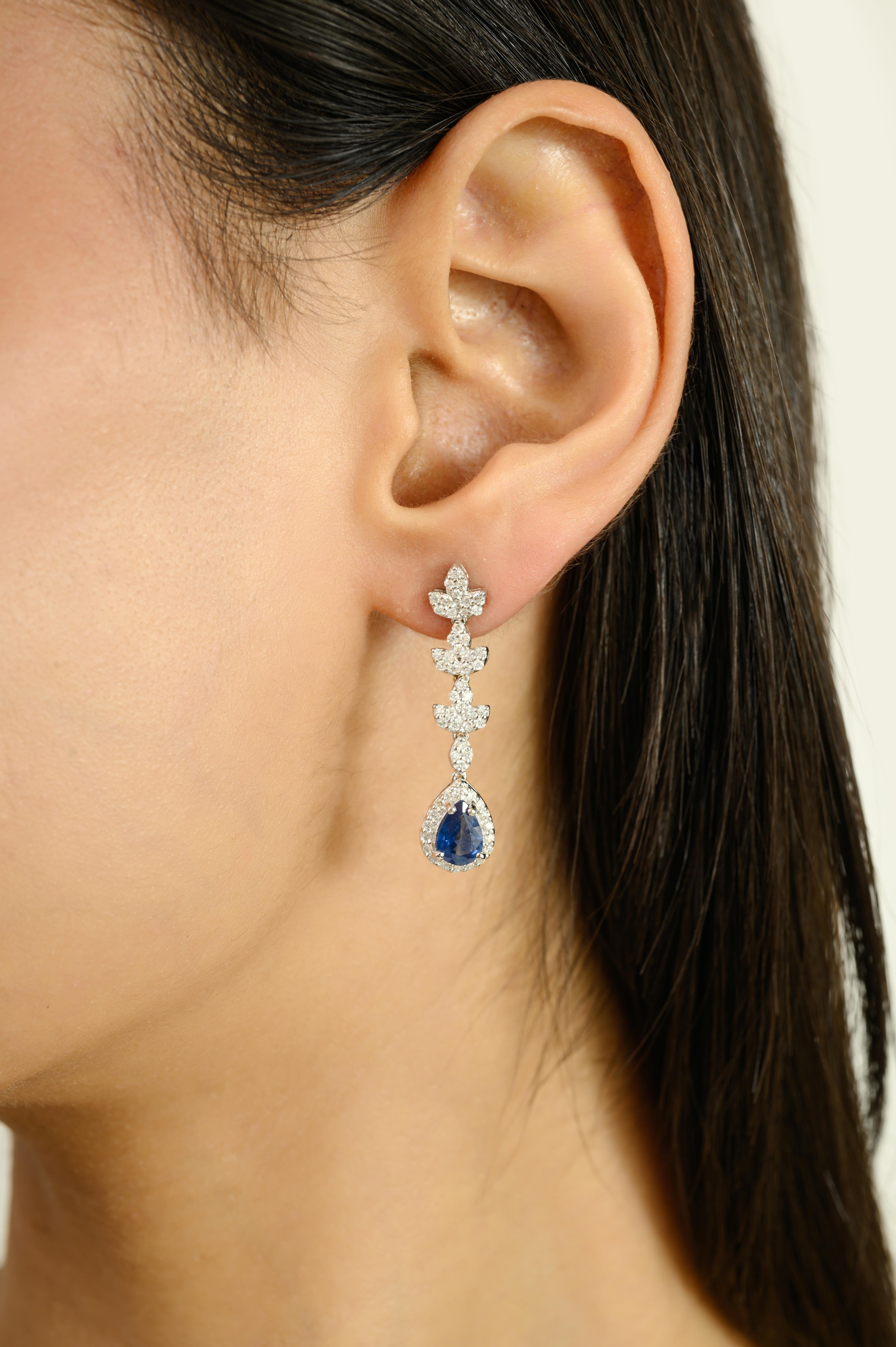 Pendientes Gota Floral en Racimo de Oro Blanco de 14k con Zafiro Azul Pera y Diamante Corte pera en venta