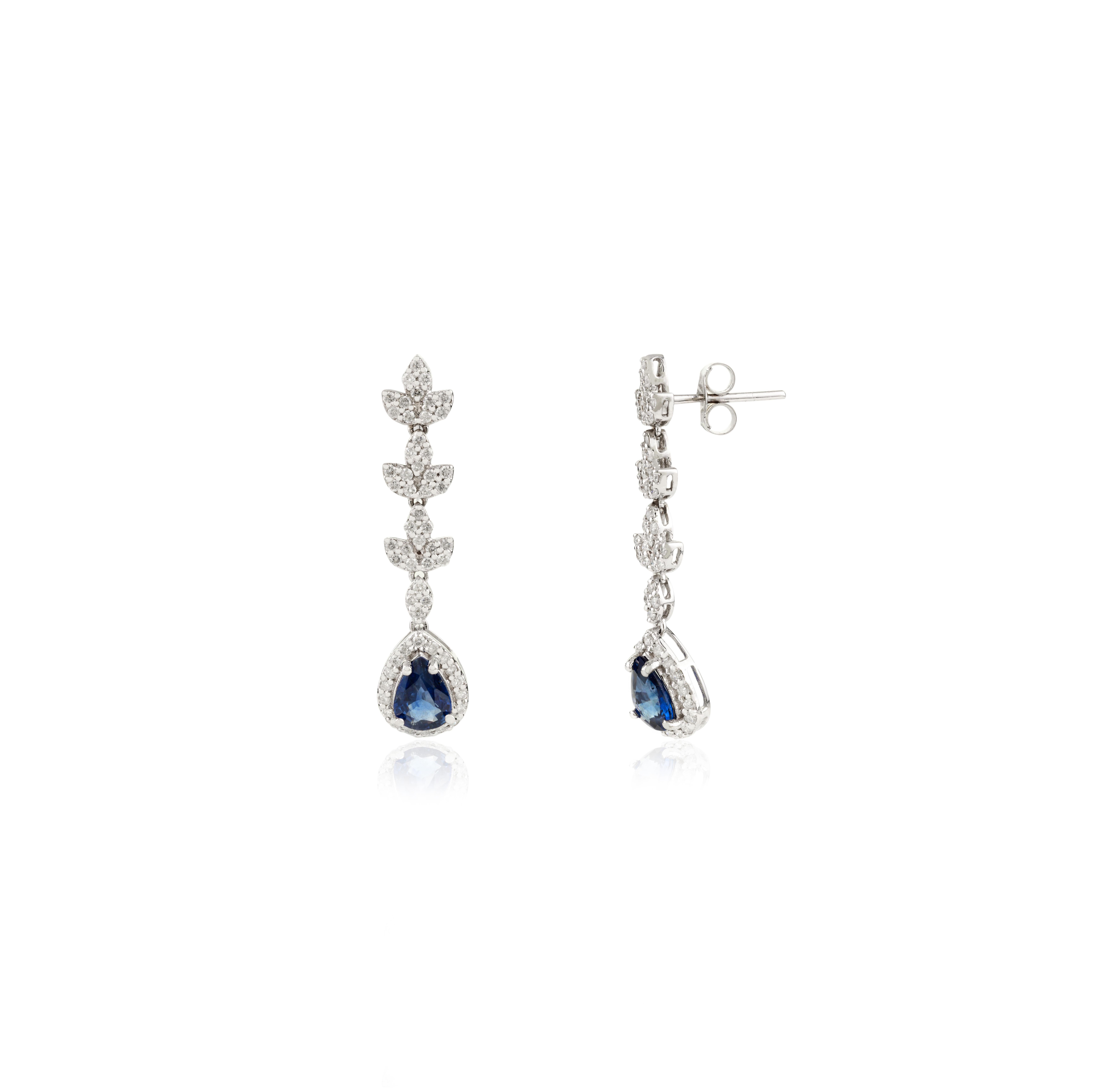 Pendientes Gota Floral en Racimo de Oro Blanco de 14k con Zafiro Azul Pera y Diamante en venta 3