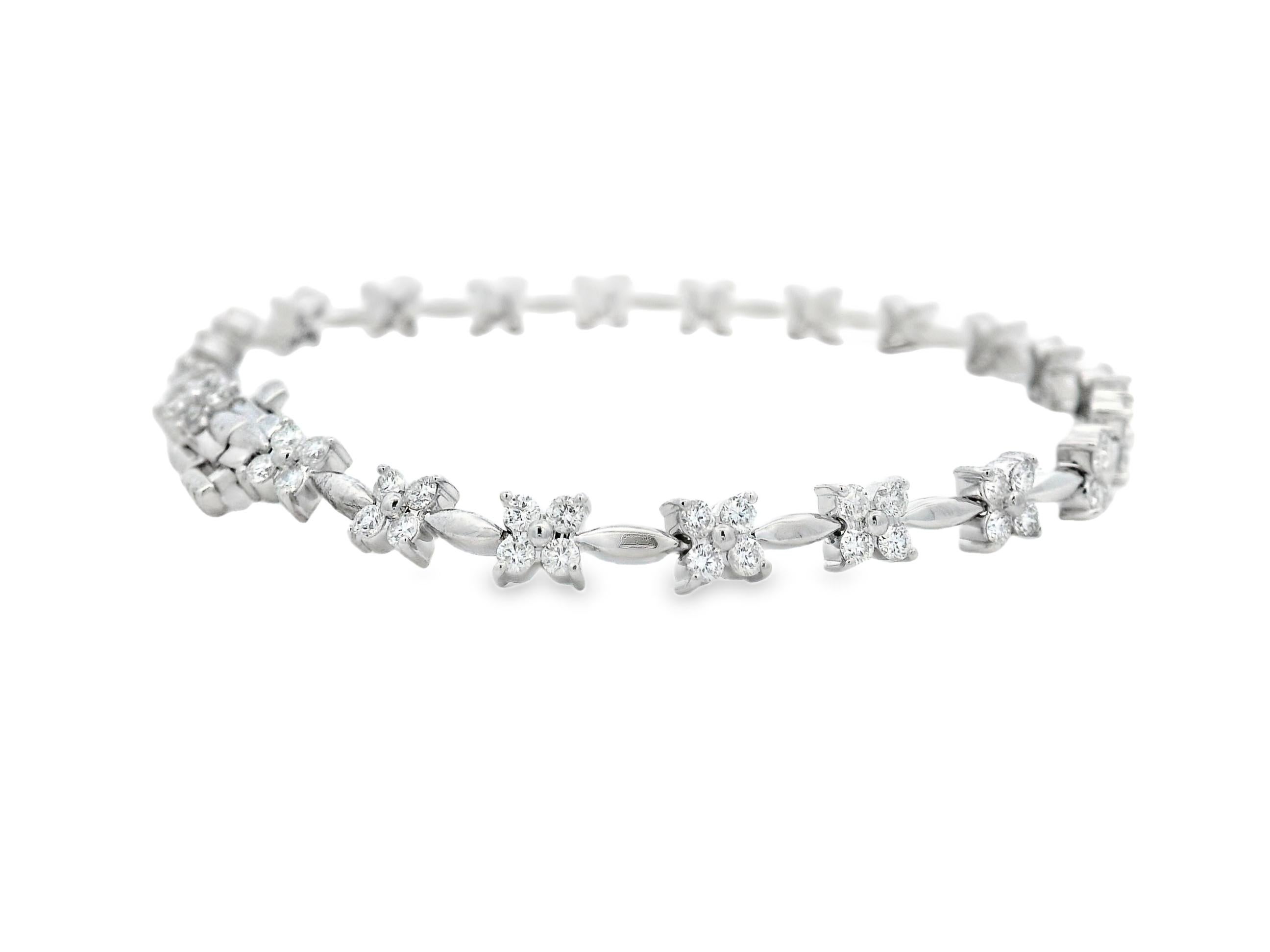 Pulsera Floral de Diamantes de Oro Blanco de 14 K con 2,00 Quilates de 7 Pulgadas Corte redondo en venta