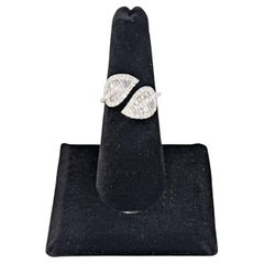 14k Weißgold Bypass-Ring mit Blumenblatt-Blumenring mit Baguette- und runden Diamanten