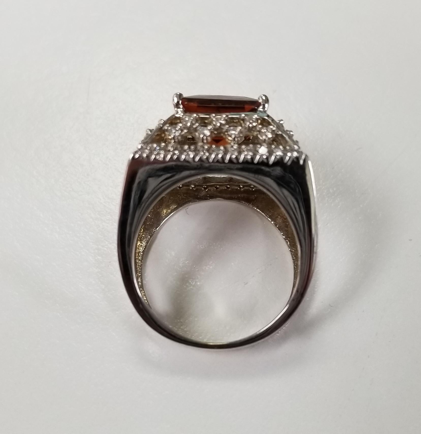 14 Karat White Gold Garnet and Diamond Ring im Zustand „Neu“ in Los Angeles, CA
