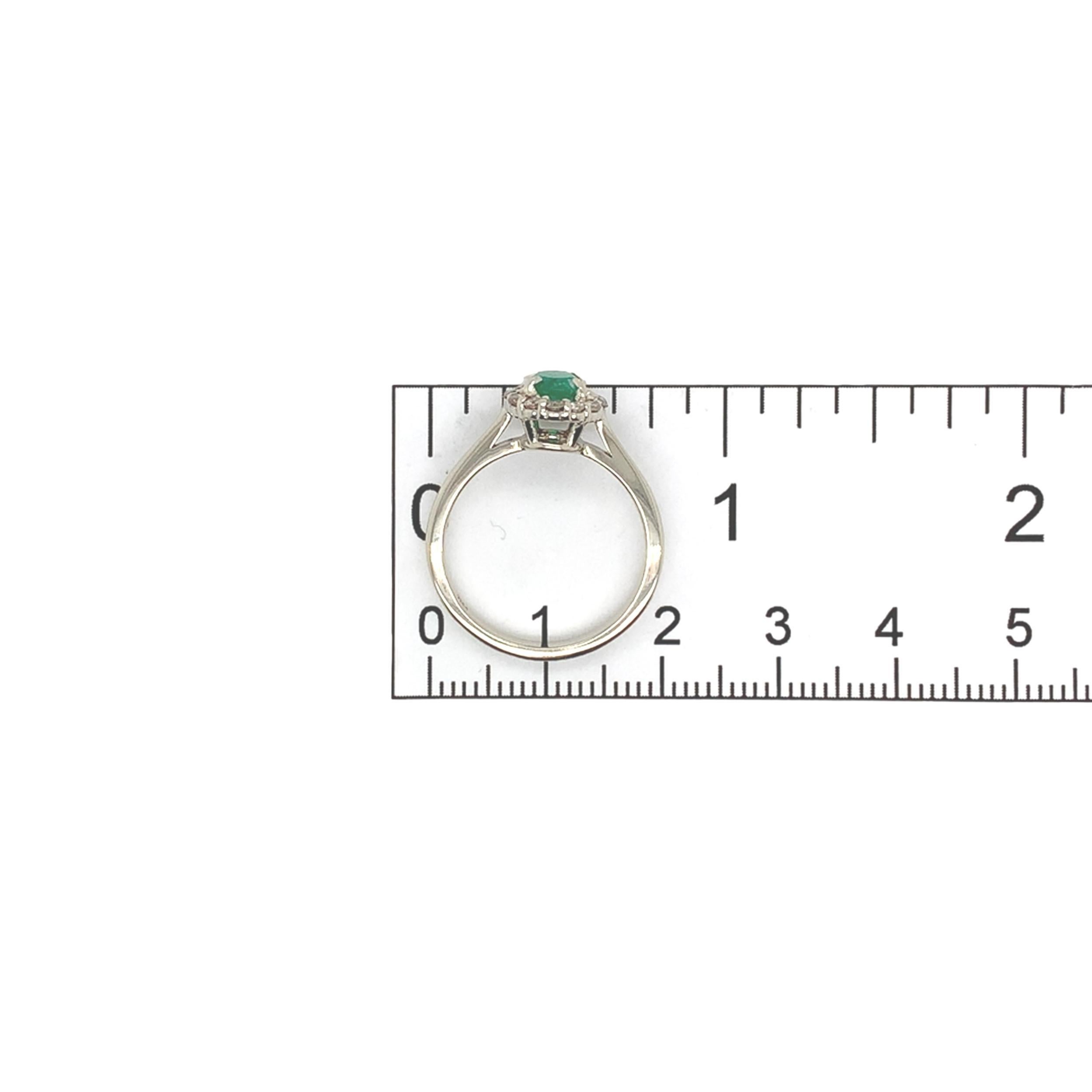 14K Weißgold Echte .59ct Smaragd und Diamant Halo Ring Größe 6,5 im Angebot 4